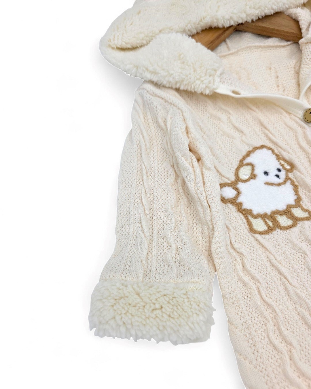 Mevsimlik Unisex Kuzu Nakışlı 0-3-6-9 Ay  Triko Tulum, Ayakları Kapalı, Ahşap Düğmeli , Kapüşonlu  R