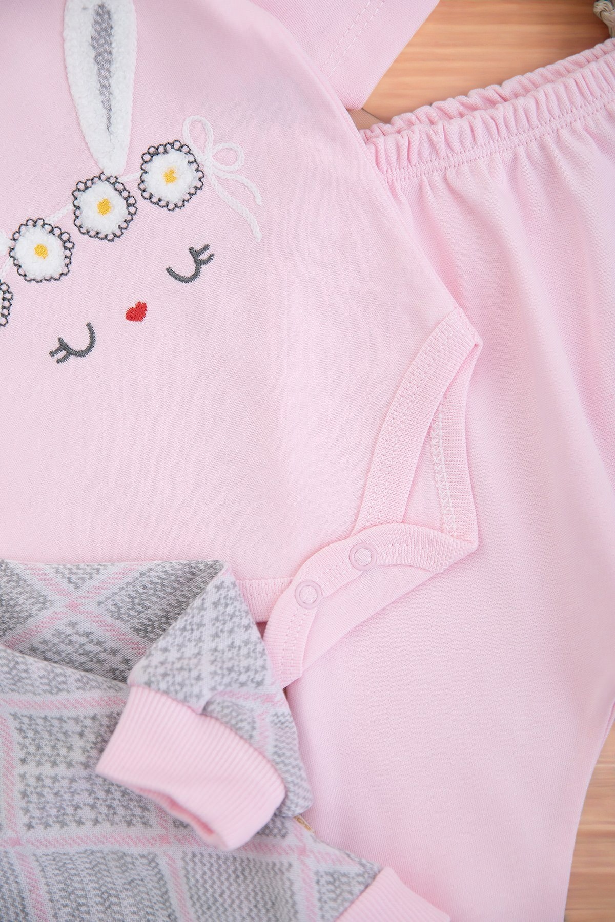 KIZ BEBEK KAPÜŞONLU TAVŞAN KULAKLI ÇİZGİLİ TAVŞAN BASKILI 3 PARÇA ZIBINLI ŞİRİN KIZ BEBEK TAKIM R335
