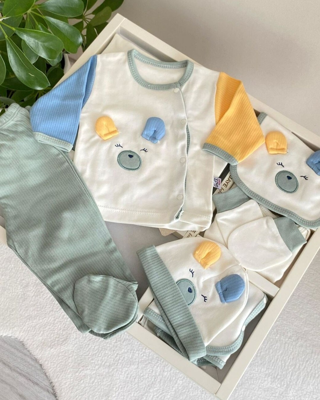 Erkek Bebek Ayıcık Baskılı Mint Yeşili 10 Parça Hastane Çıkışı Zıbın Seti HC44