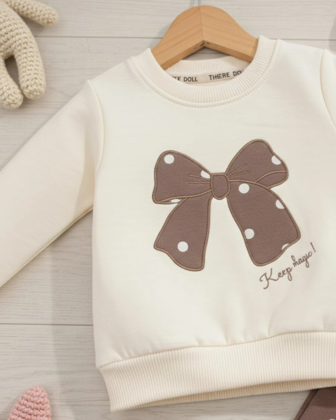 Kız Bebek Fiyonklu Mevsimlik 2'li Takım (6-24 Ay) – Puantiyeli Alt, Nakış Detaylı Üst R2380