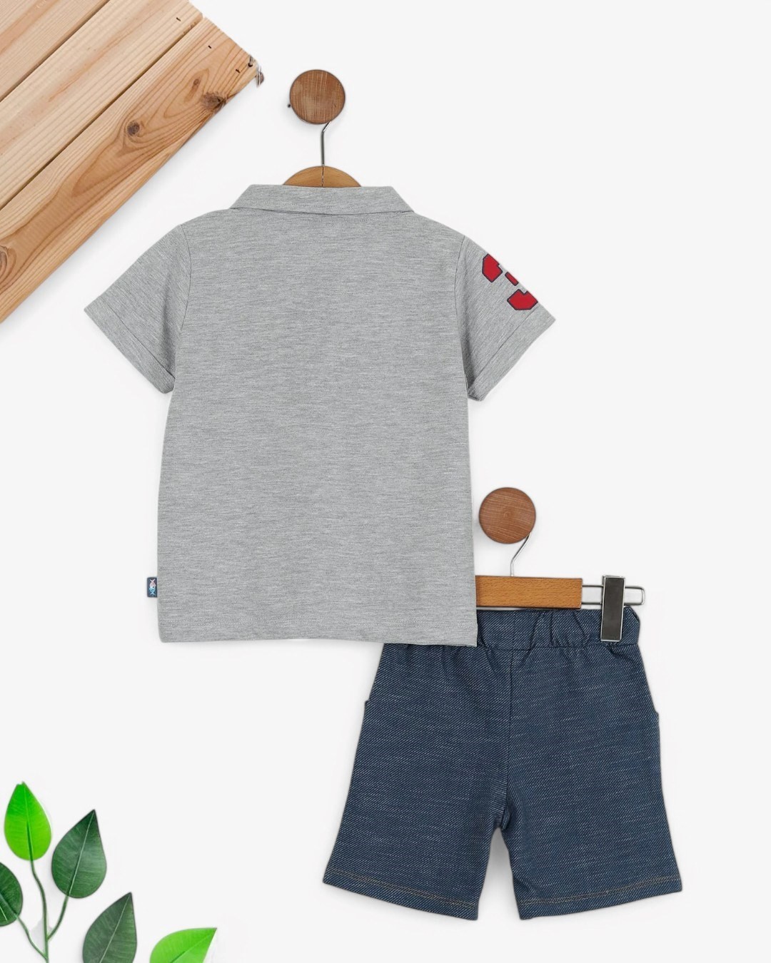 ERKEK ÇOLUK POLO YAKALI NAKIŞLI T-SHIRT VE ŞORTLI 2-3-4-5-6 YAŞ YAZLIK BEBEK TAKIMI R1735