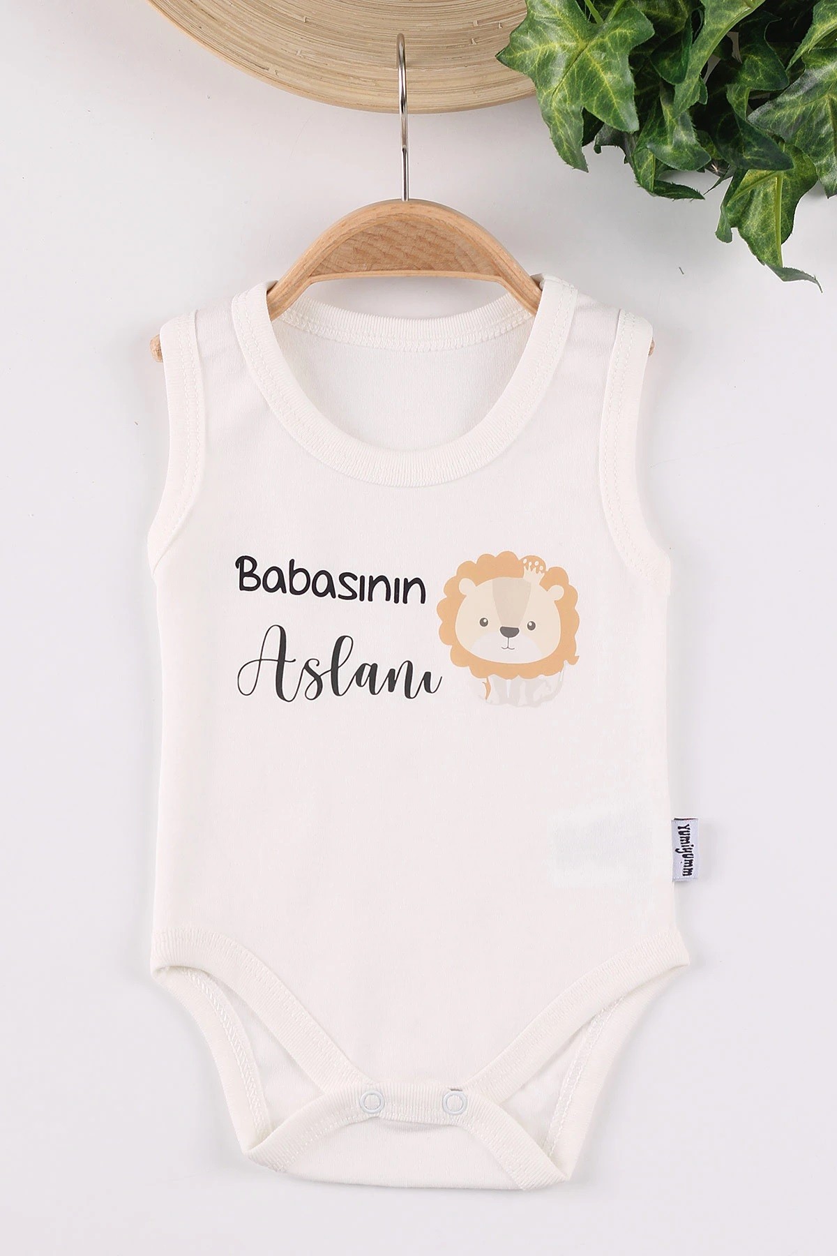 YENİ DOĞAN YAZILI ZIBIN "BENİ EN ÇOK .... SEVER" BASKILI 0-12 AY %100 PAMUK R1014 - ASLANI