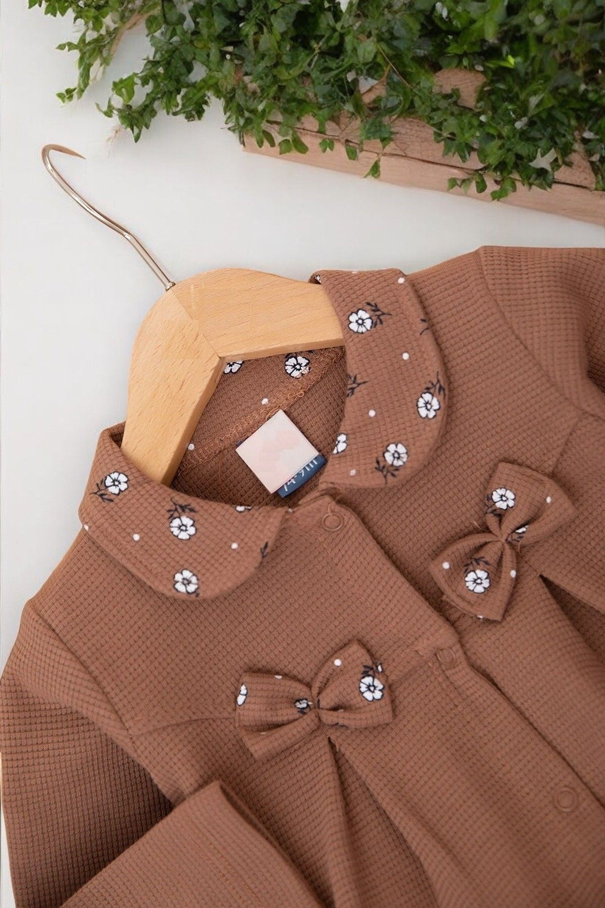 KIZ BEBEK 6-24 AY WAFFLE KUMAŞ 3 PARÇA CEKETLİ FİYONK DETAYLI MEVSİMLİK BEBEK TAKIMI R1007