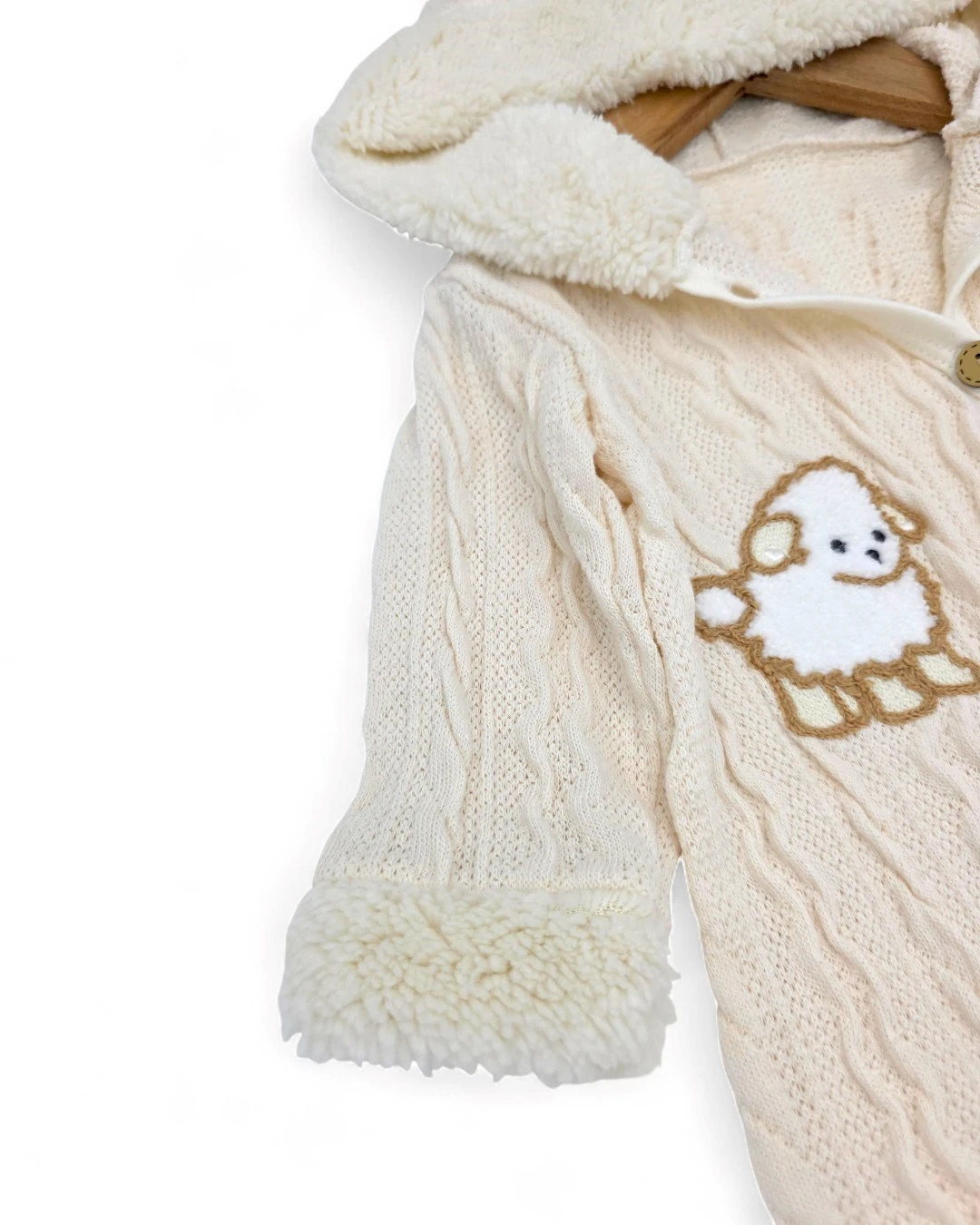 Mevsimlik Unisex Kuzu Nakışlı 0-3-6-9 Ay  Triko Tulum, Ayakları Kapalı, Ahşap Düğmeli , Kapüşonlu  R2204