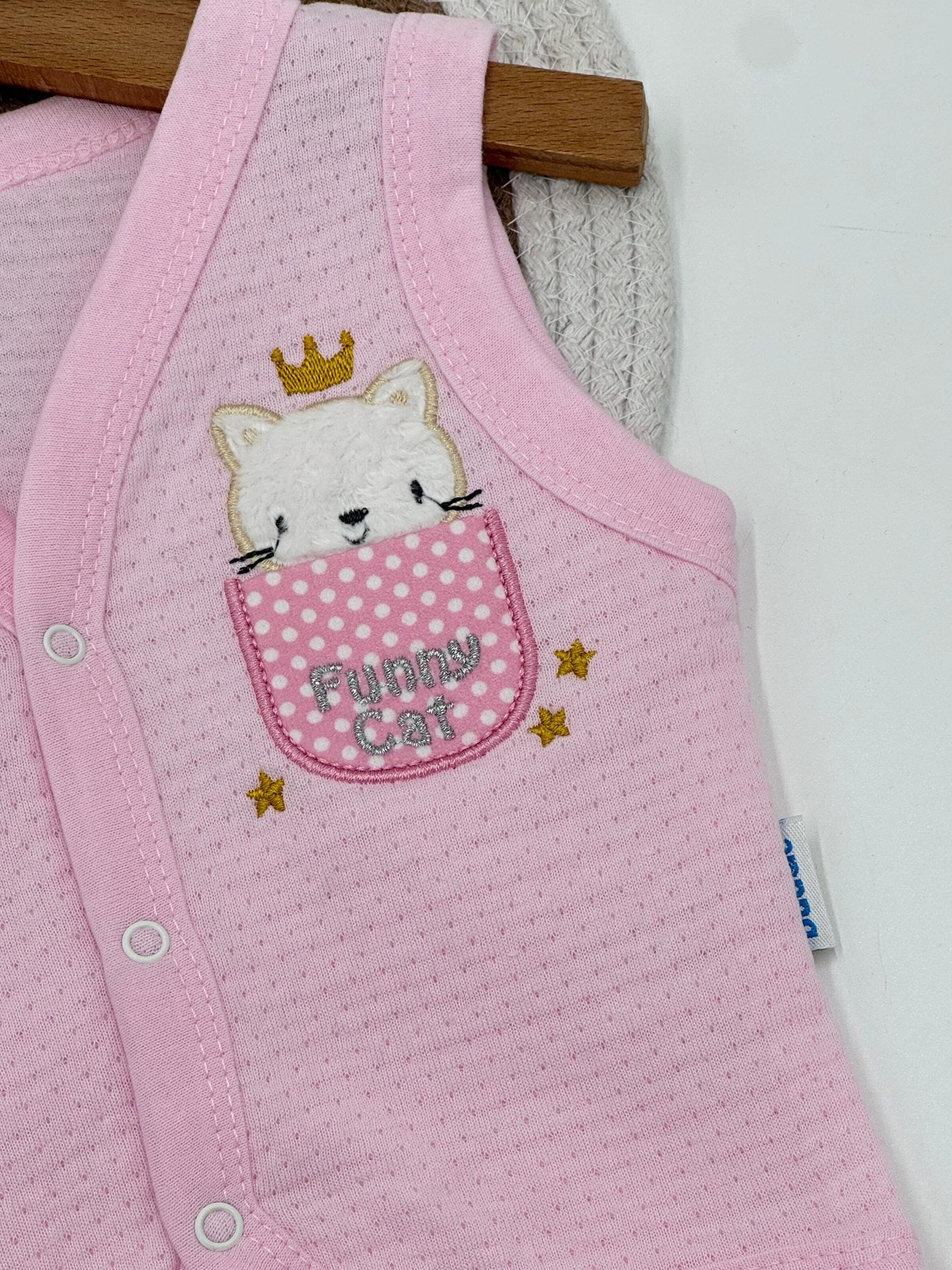 KIZ BEBEK KAPİTONU KUMAŞ KEDİ NAKIŞLI 3-6-9-12-18 AY YELEK R1505