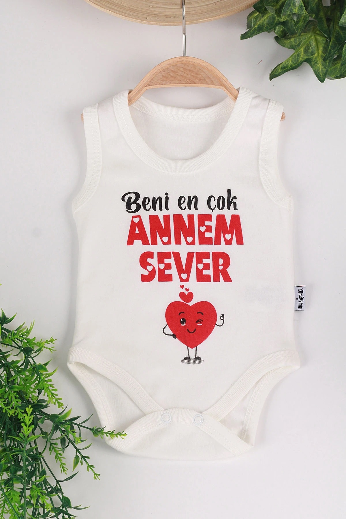 YENİ DOĞAN YAZILI ZIBIN "BENİ EN ÇOK .... SEVER" BASKILI 0-12 AY %100 PAMUK R1014 - ANNEM