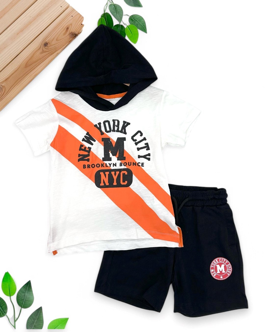 ERKEK ÇOCUK YAZLIK 2-3-4-5-6 YAŞ NY BASKILI KAPÜŞONLU T-SHIRT VE ŞORTLU TAKIM R1777 - BEYAZ