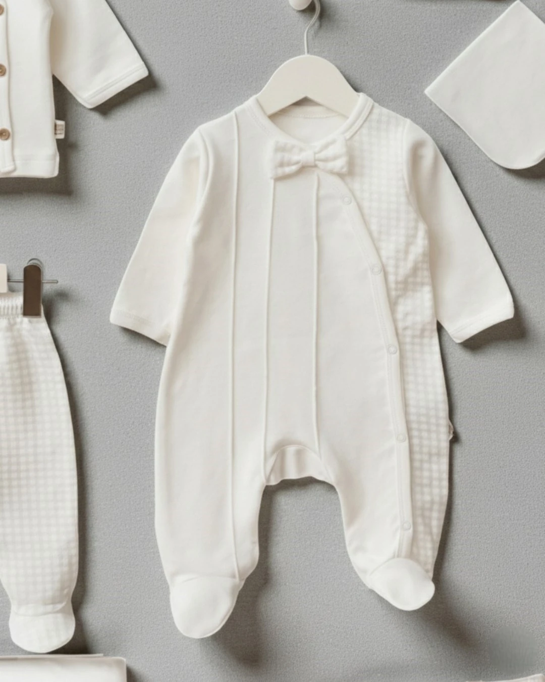 Erkek Bebek Nervüllü, Papyonlu Düz Beyaz 10 Parça Premium Hastane Çıkışı Zıbın Seti R2370