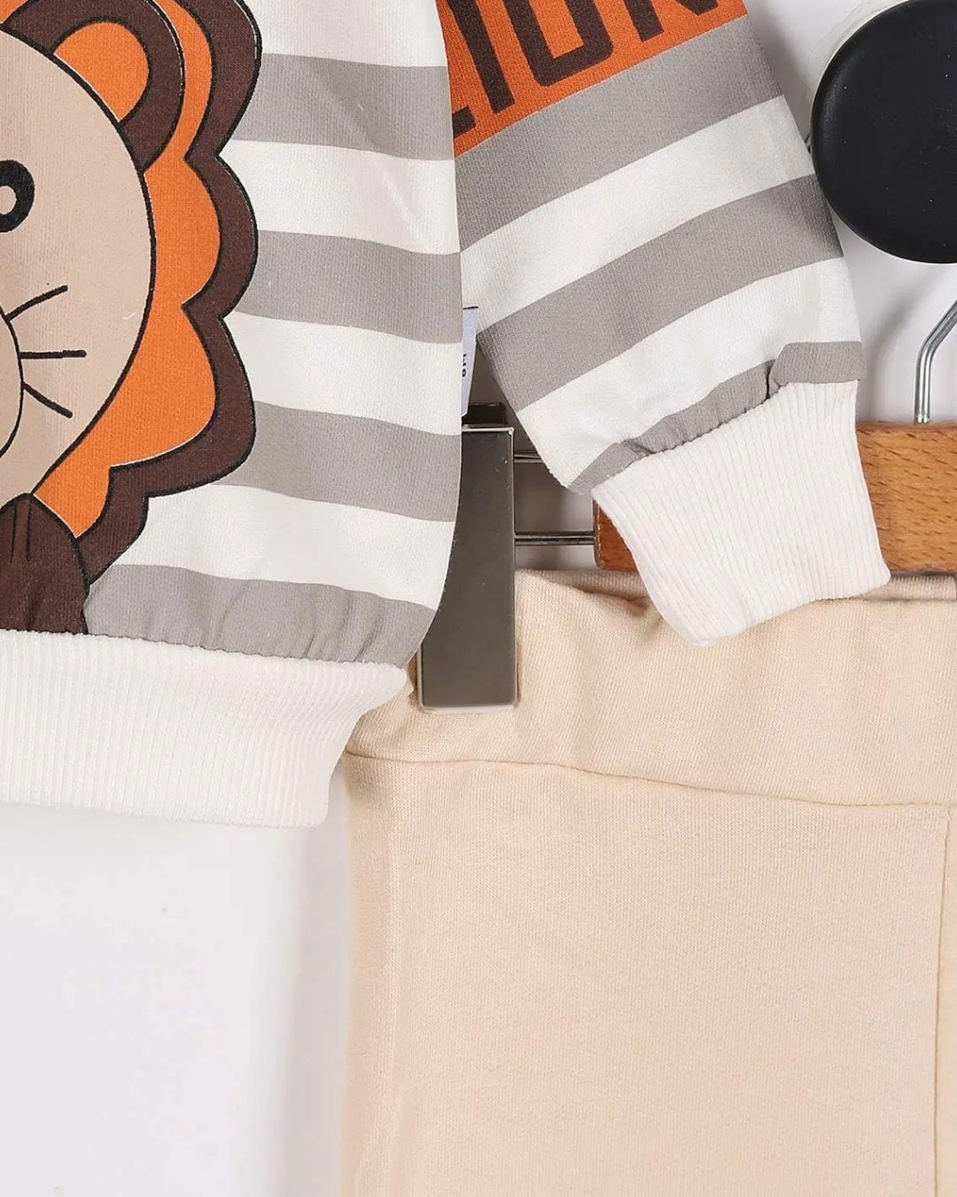     Aslan Desenli Bebek Takımı (3-18 Ay) - Çizgili Uzun Kollu Sweatshirt ve Eşofman Altı R2218