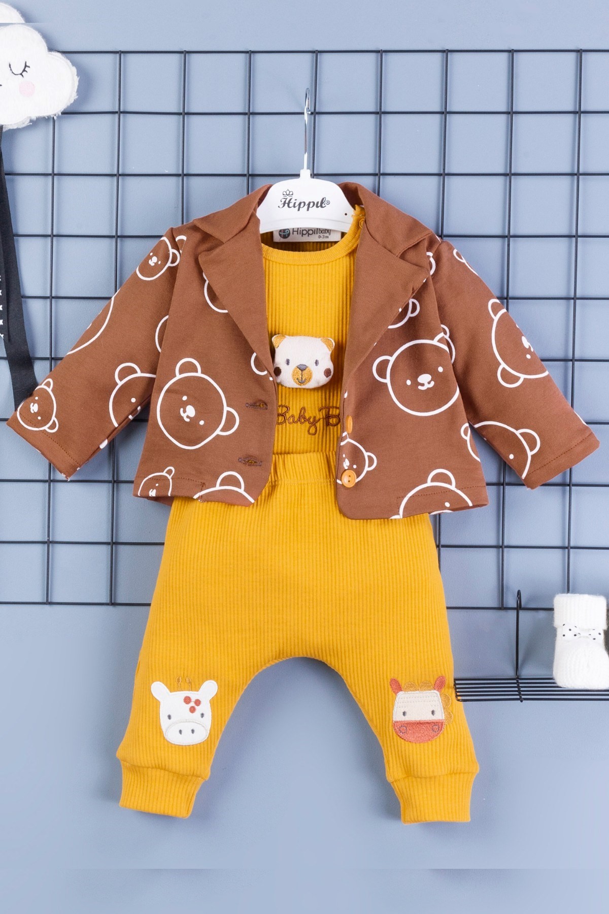 ERKEK BEBEK YENİ DOĞAN ŞIK AYI BASKILI AKSESUARLI  FİTİLLİ BODY VE ALTLI ÖZEL GÜN TAKIMI 0-3-6-9 AY R1206 - KAHVE