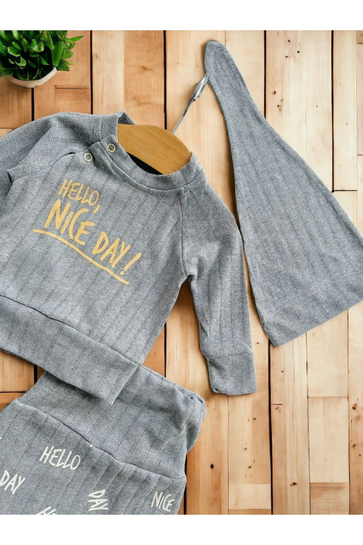 Erkek ve Kız Bebek Triko Takımı Baskılı Mevsimlik Uzun Kol Bisiklet Yaka Şapkalı Fitilli Yenidoğan