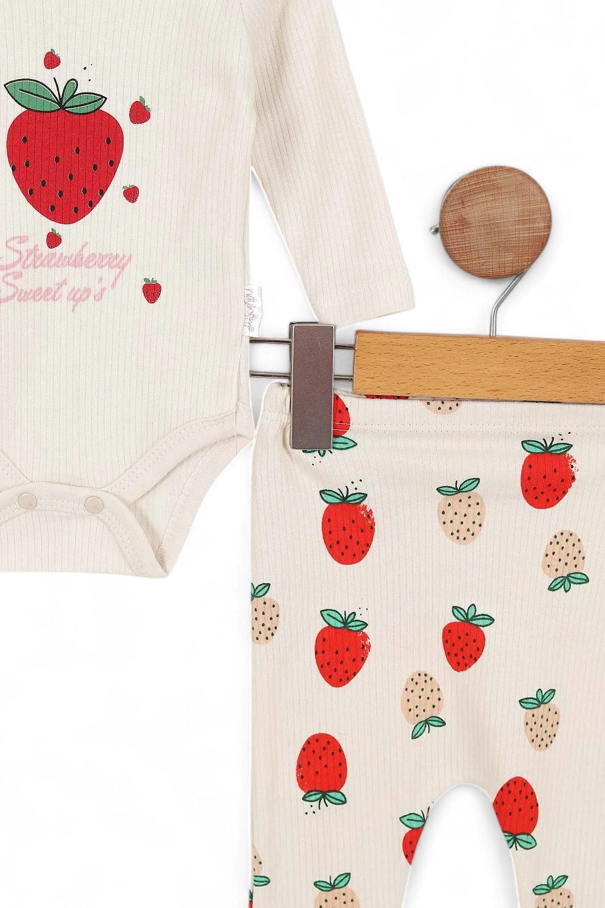 Kız Bebek Yenidoğan Çilek Desenli Çıtçıtlı Badi ve Altlı Natural Pamuk Bebek Takımı 0-9 Ay R1518