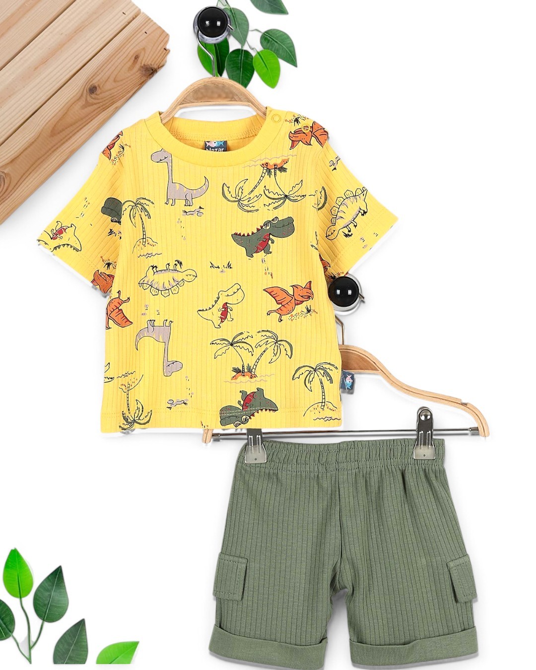 ERKEK BEBEK YAZLIK DİNOZOR BASKILI 6-9-12-18-24 AY FİTİLLİ CEPLİ ŞORTLU BEBEK TAKIMI R1690 - SARI