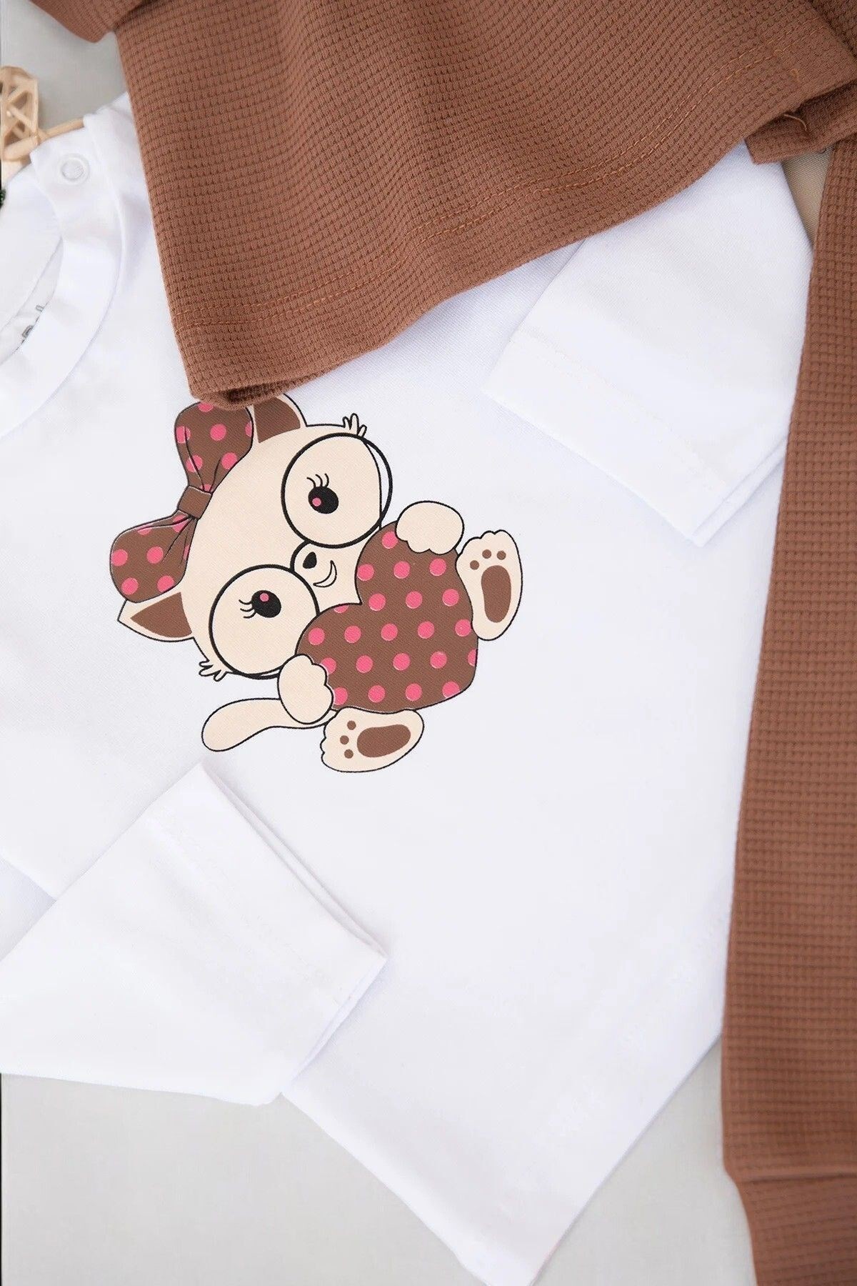 KIZ BEBEK 6-24 AY WAFFLE KUMAŞ 3 PARÇA CEKETLİ FİYONK DETAYLI MEVSİMLİK BEBEK TAKIMI R1007