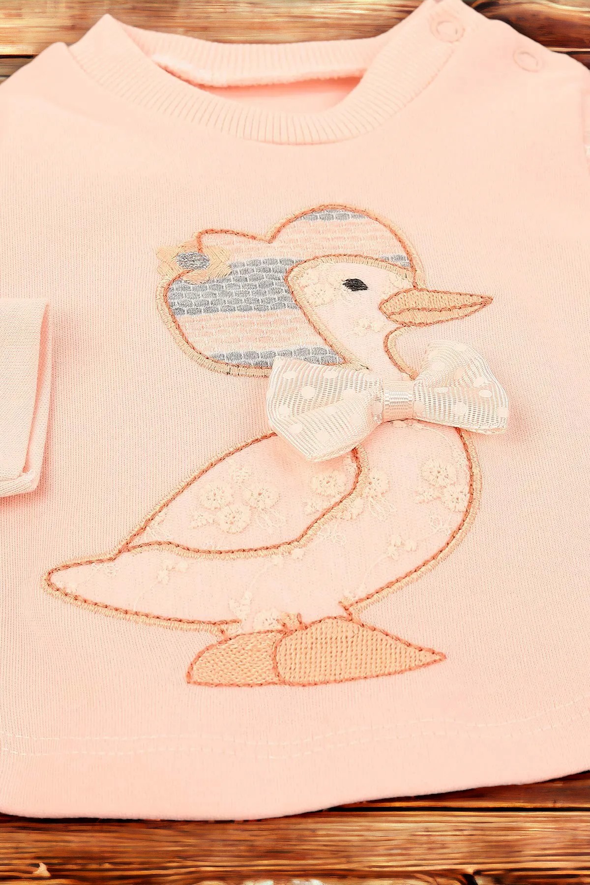 KIZ BEBEK KAPÜŞONLU ÇİZGİLİ ÖRDEK İŞLEMELİ 3 PARÇA ÇİRİN ŞİRİN KIZ BEBEK TAKIM YeniDoğan R293