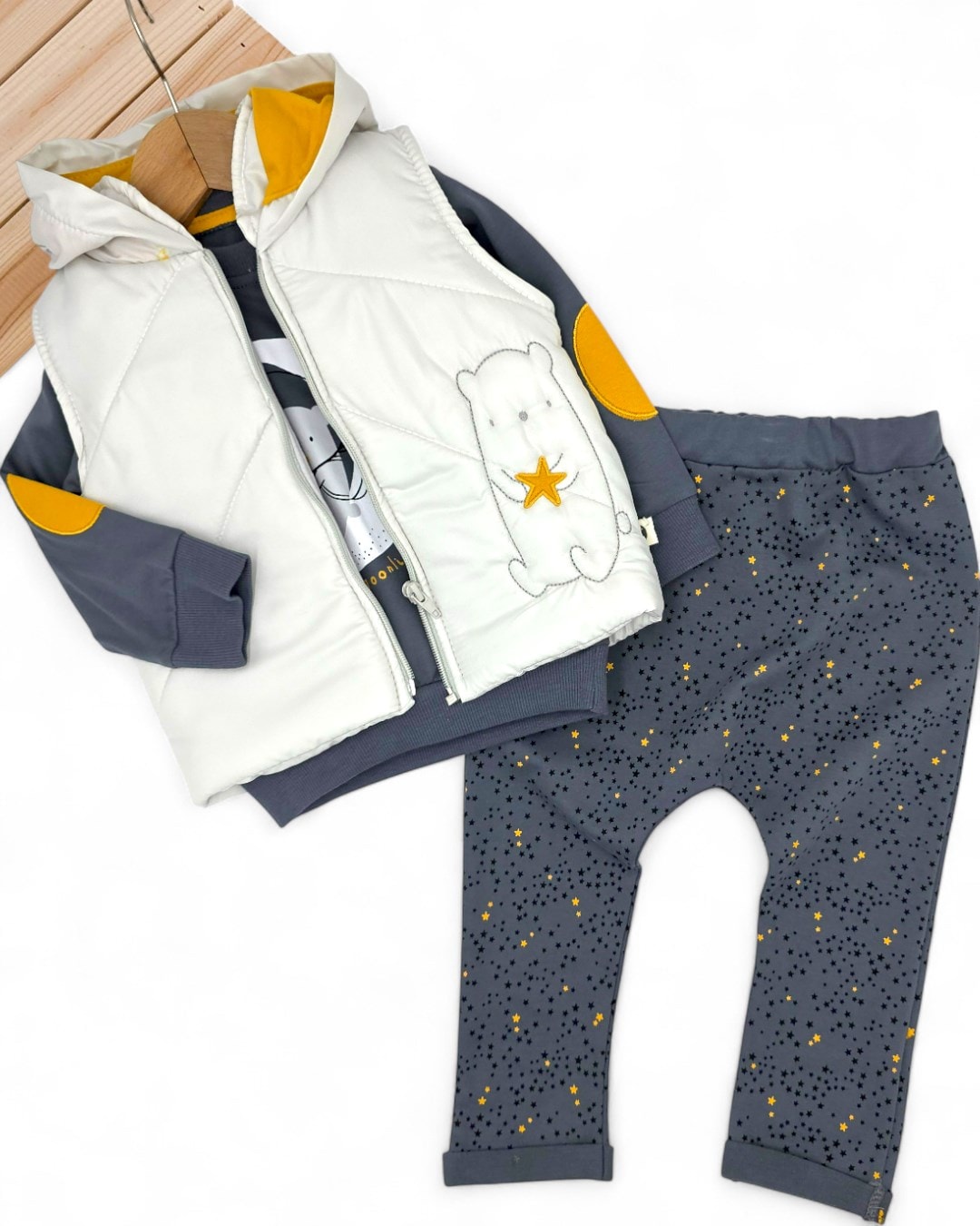 Erkek Bebek Mevsimlik Şişme Yelekli Hilal Nakışlı, 3 Parça 6-9-12-18 Ay Alt Üst Takım R2313