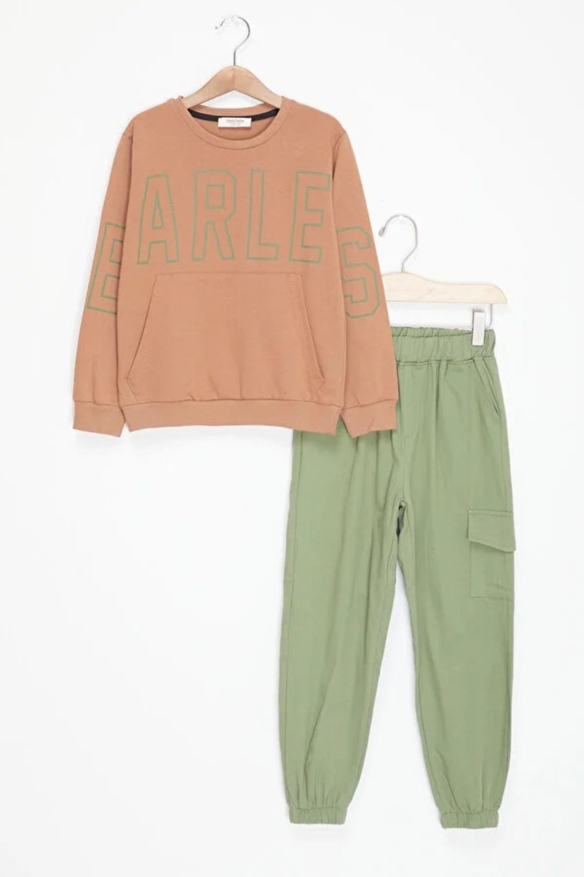 ERKEK ÇOCUK BASKILI KARGO CEPLİ KETEN PANTALONLU 6-7-8-9-10 YAŞ SWEATSHİRTLÜ EŞOFMAN TAKIMI R1128 - KAHVE-YEŞİL