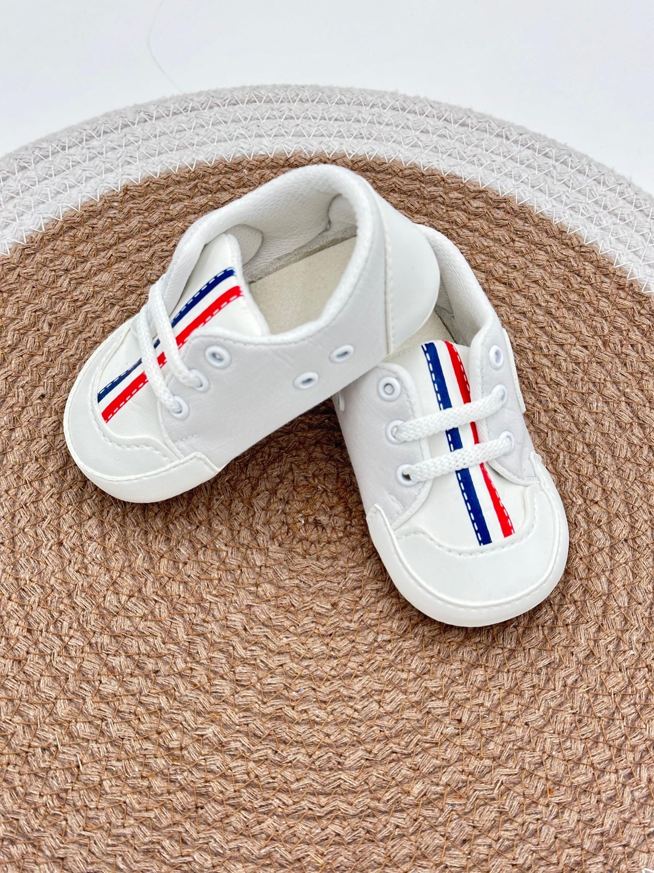 ERKEK BEBEK ŞİRİN ÇİZGİLİ CONVERSE BEBEK PANDUF, EV AYAKKABISI 18-19 NUMARA  R1319 - BEYAZ