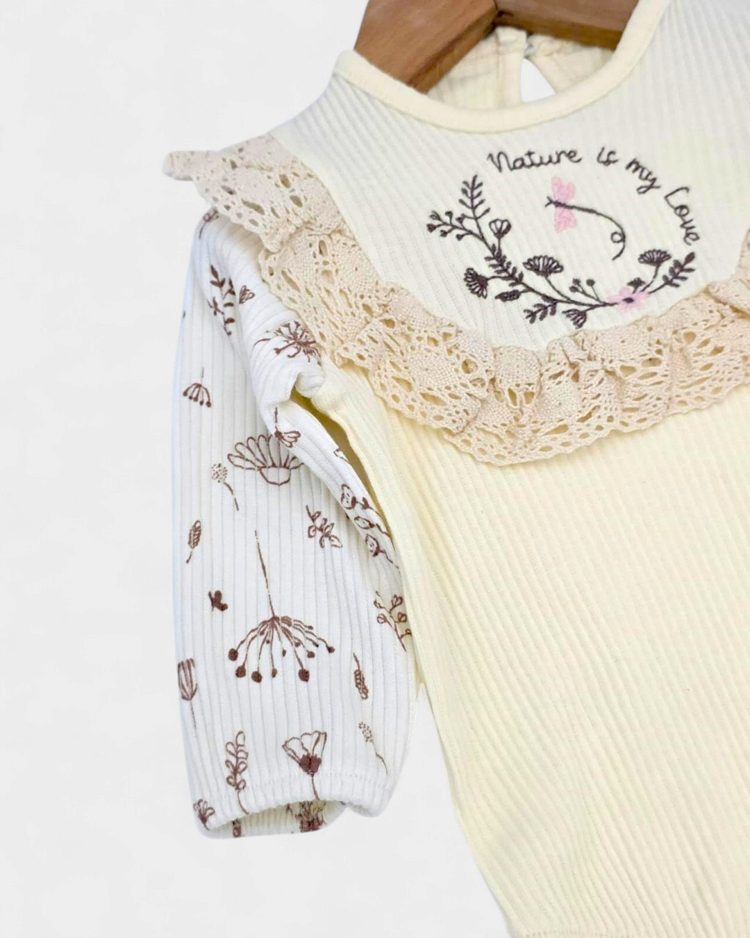 Kız Bebek Çiçek Baskılı, Şapkalı, Çıtçıtlı Bodyli, 3 Parça Şık 3-6-9-12 Ay Bebek Takımı R2047