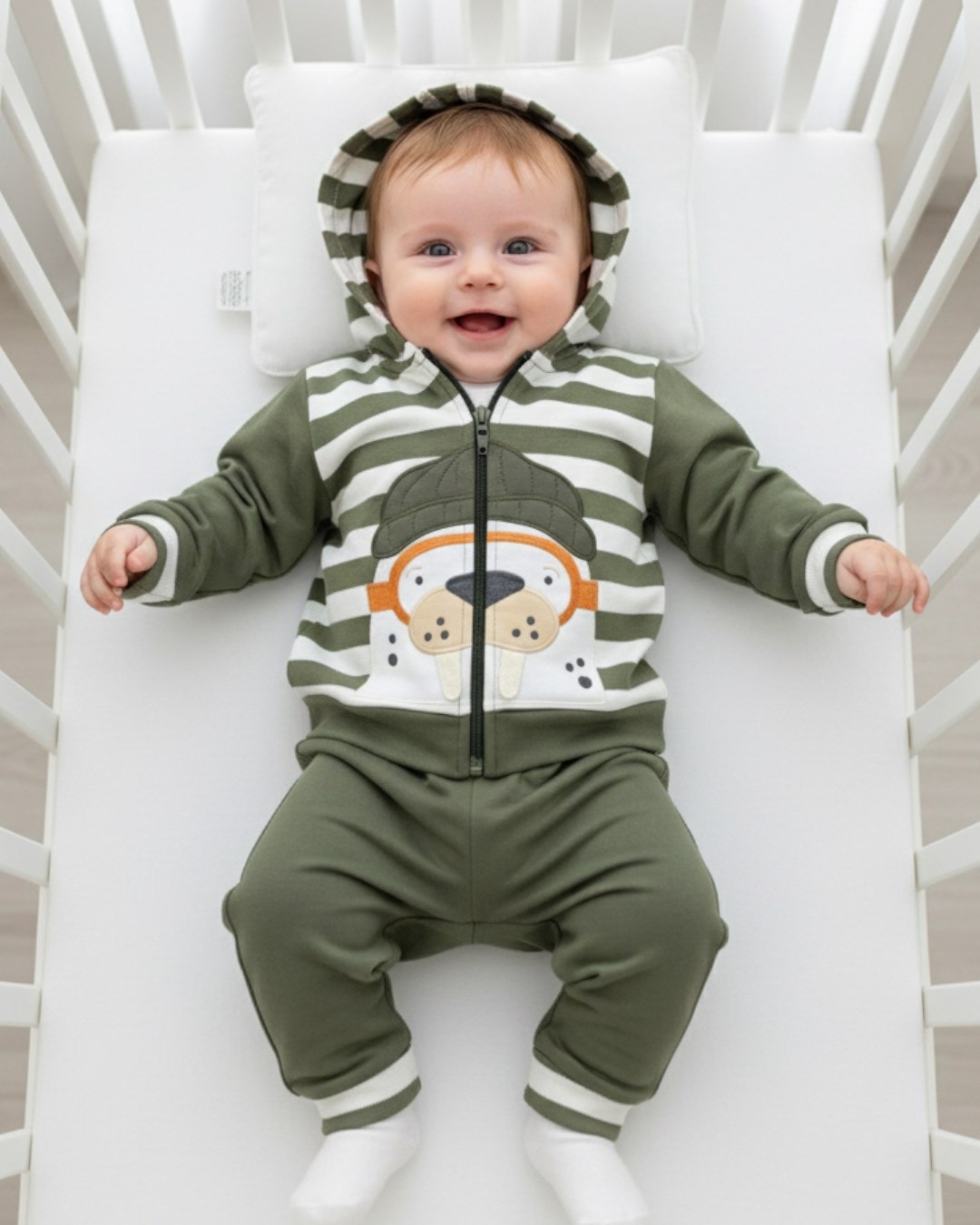 Bebek Kapüşonlu Baskılı Fermuarlı Hırka ve Eşofman Altı 3'lü Takım | 0-12 AyÇizgili | %100 Pamuk R2221 - HAKİ