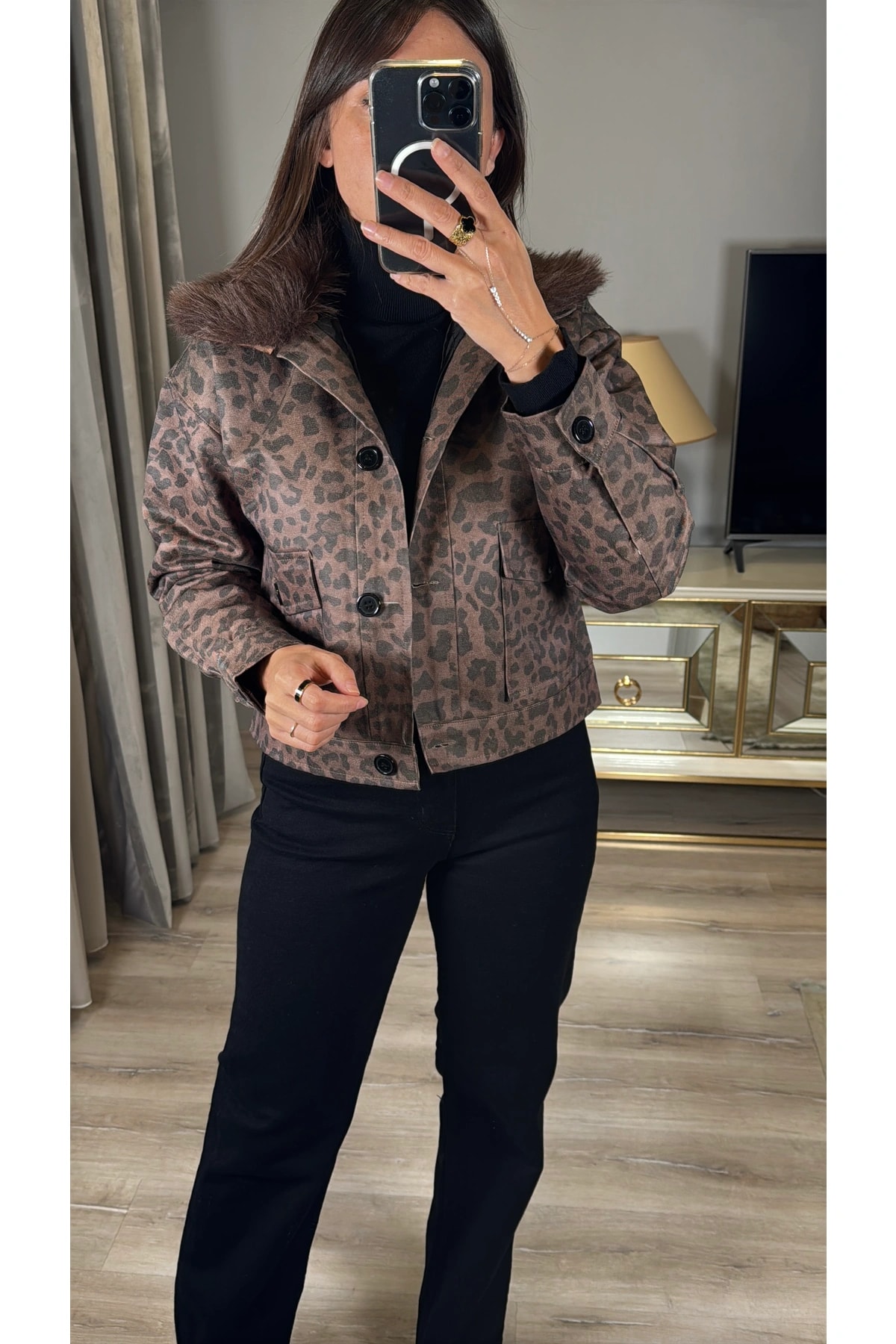 Yakası Çıkabilir Kürklü Leopar Ceket