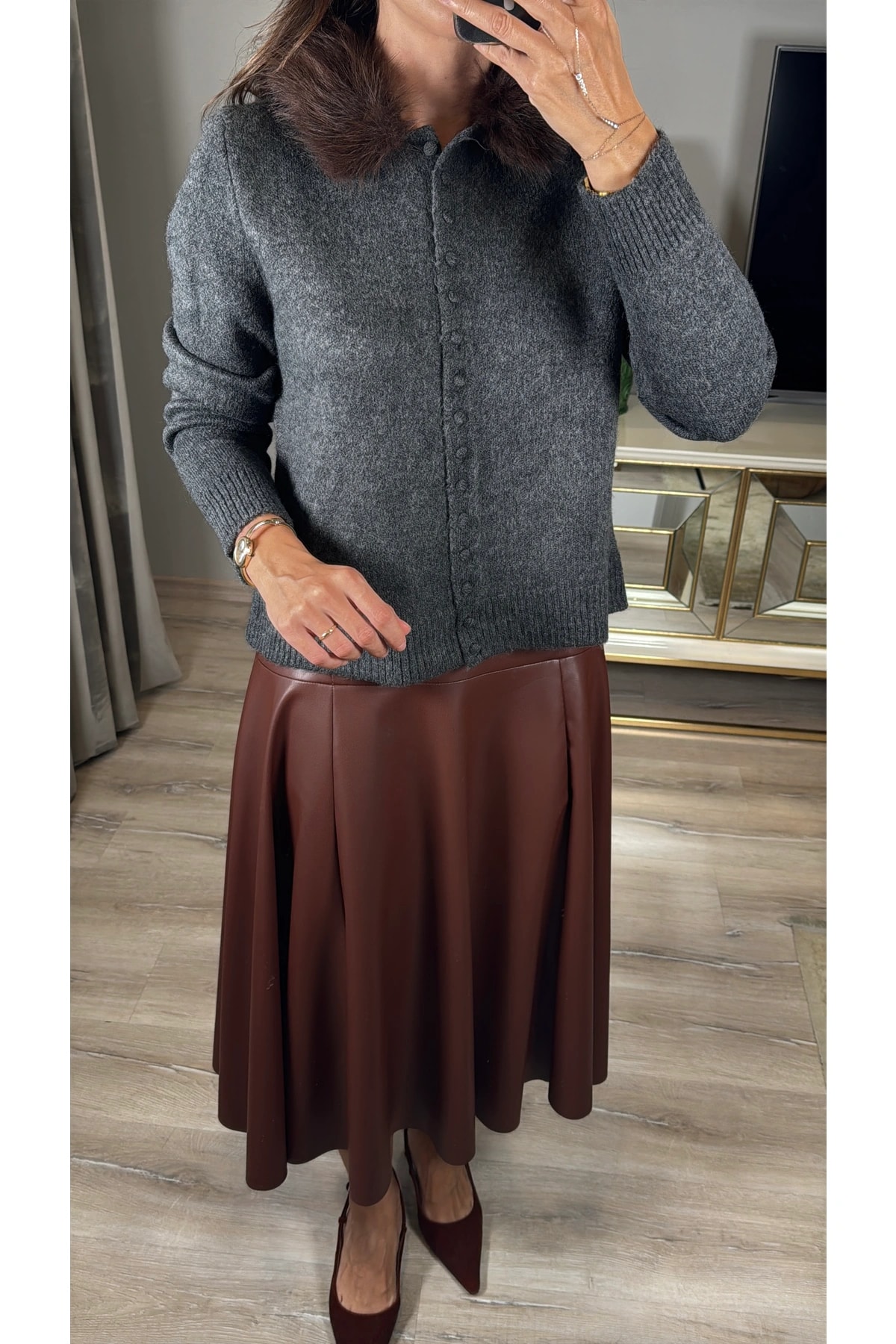 Yakası Çıkarılabilir Kürklü Hırka