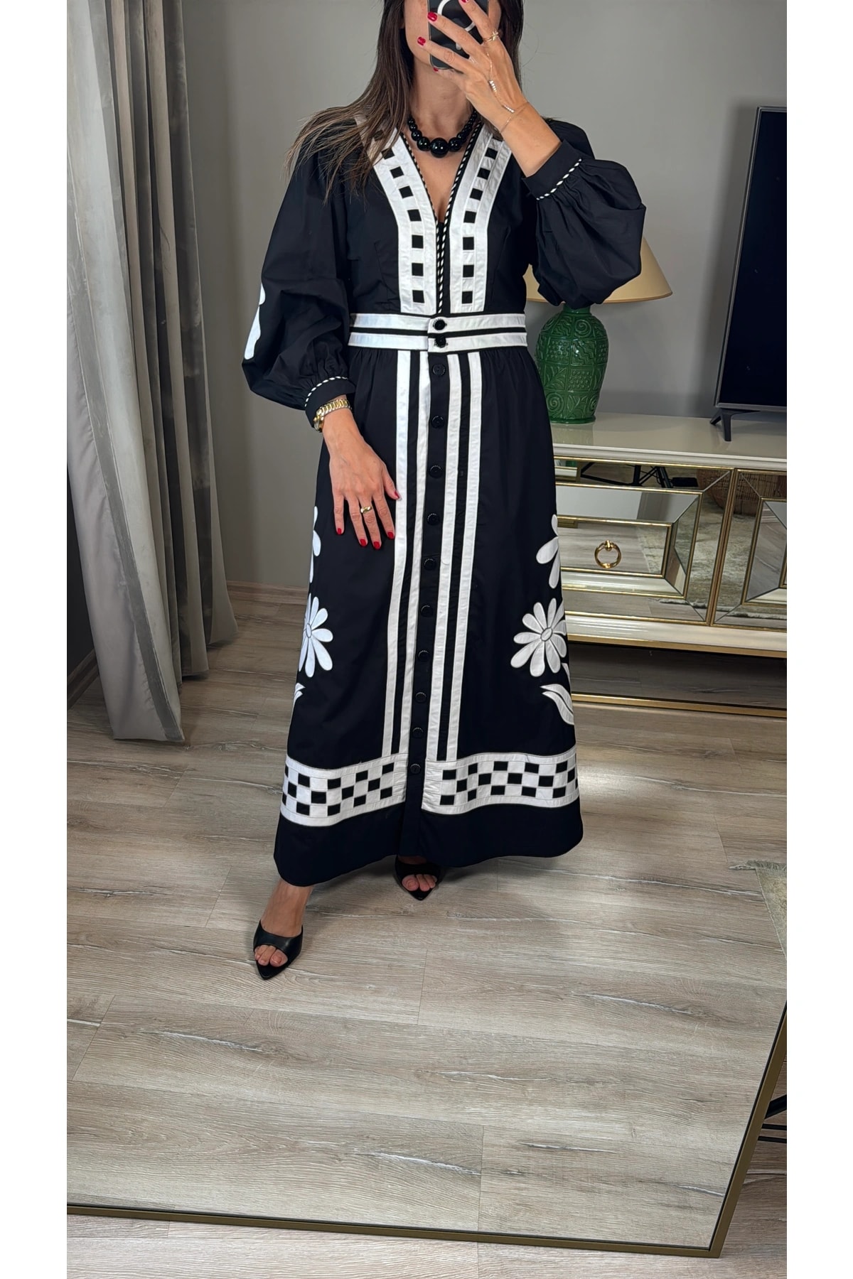 Çiçek Desenli Tasarım Elbise