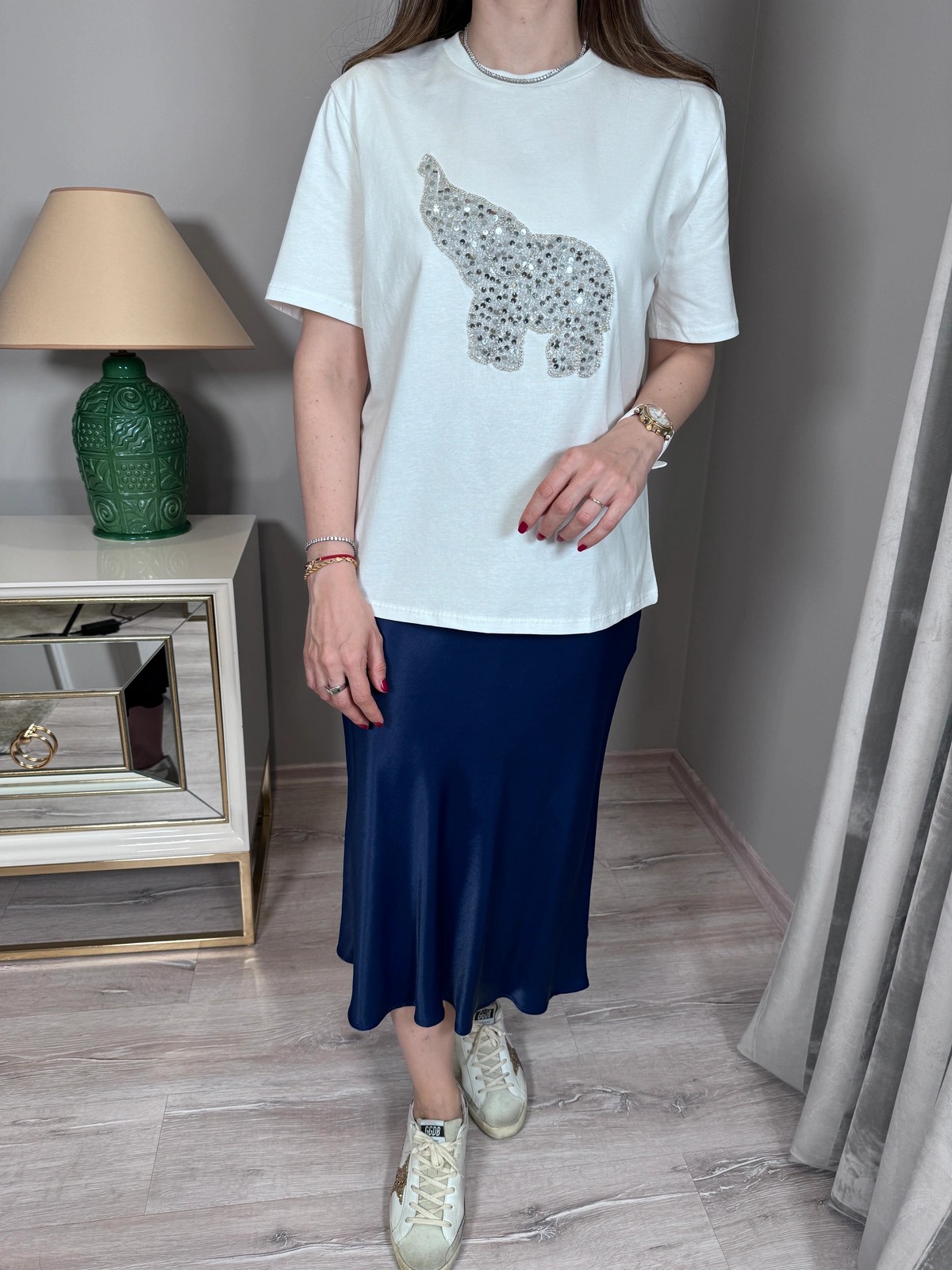Pul Detaylı Fil Desenli Tişört