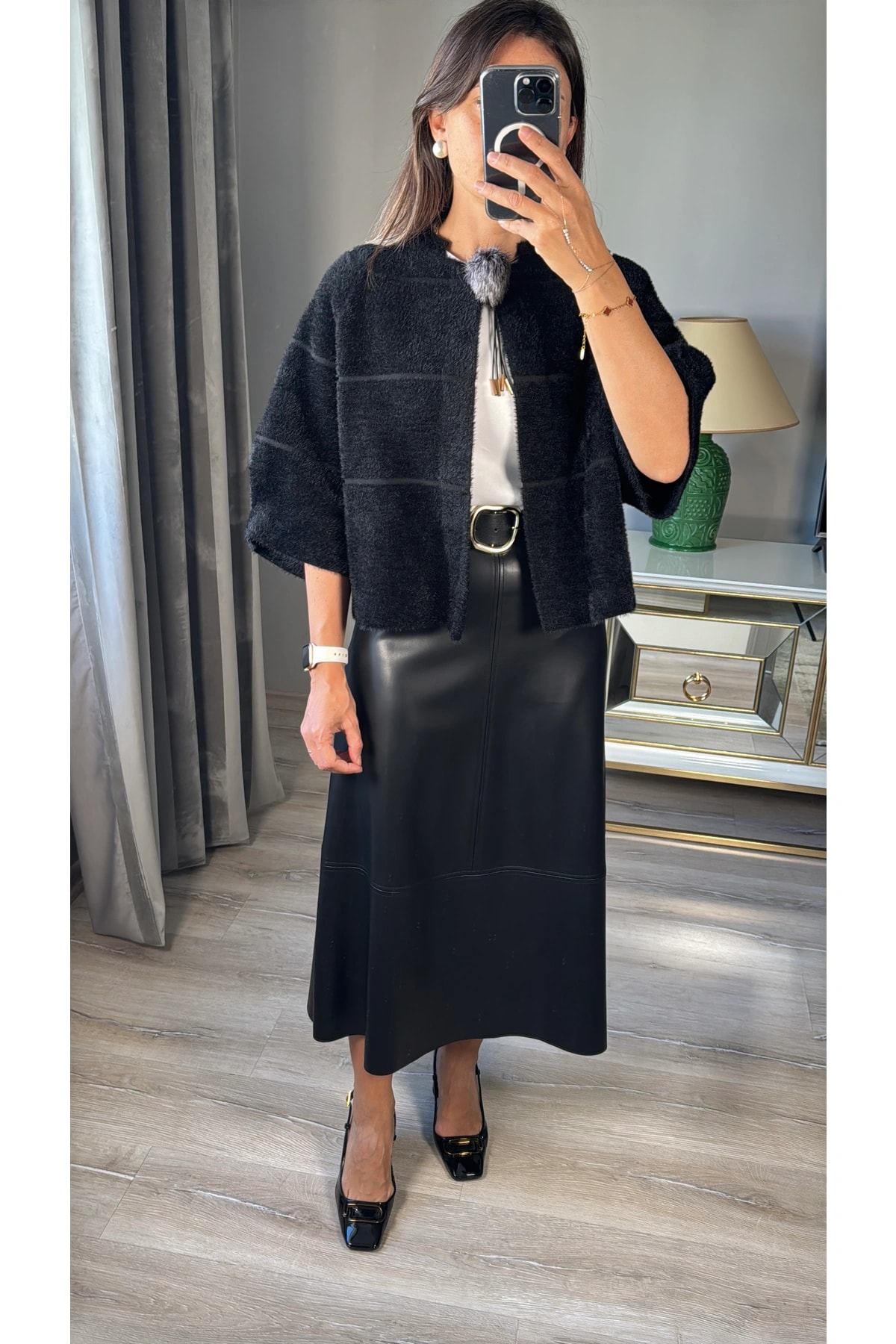 Truvakar Kol Tüylü Broşlu Triko Ceket