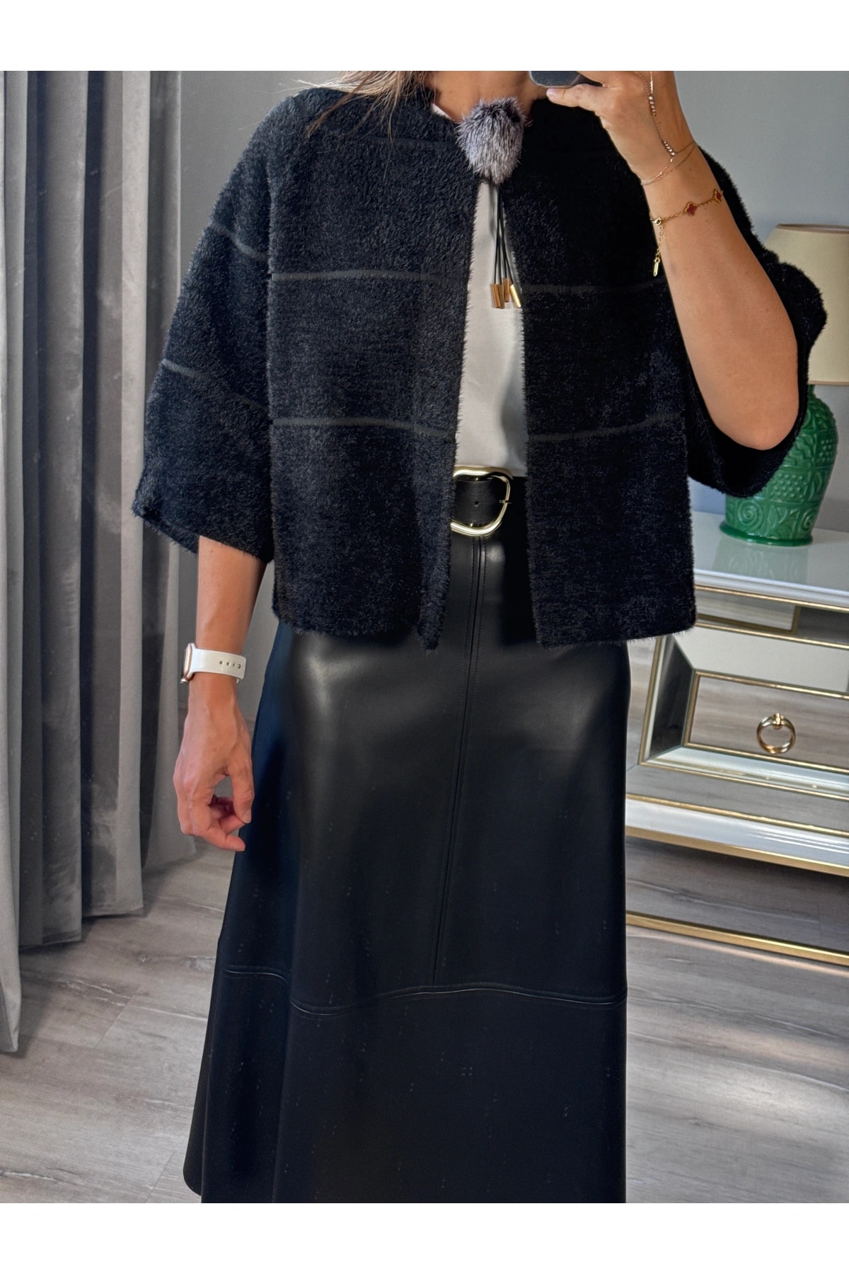 Truvakar Kol Tüylü Broşlu Triko Ceket