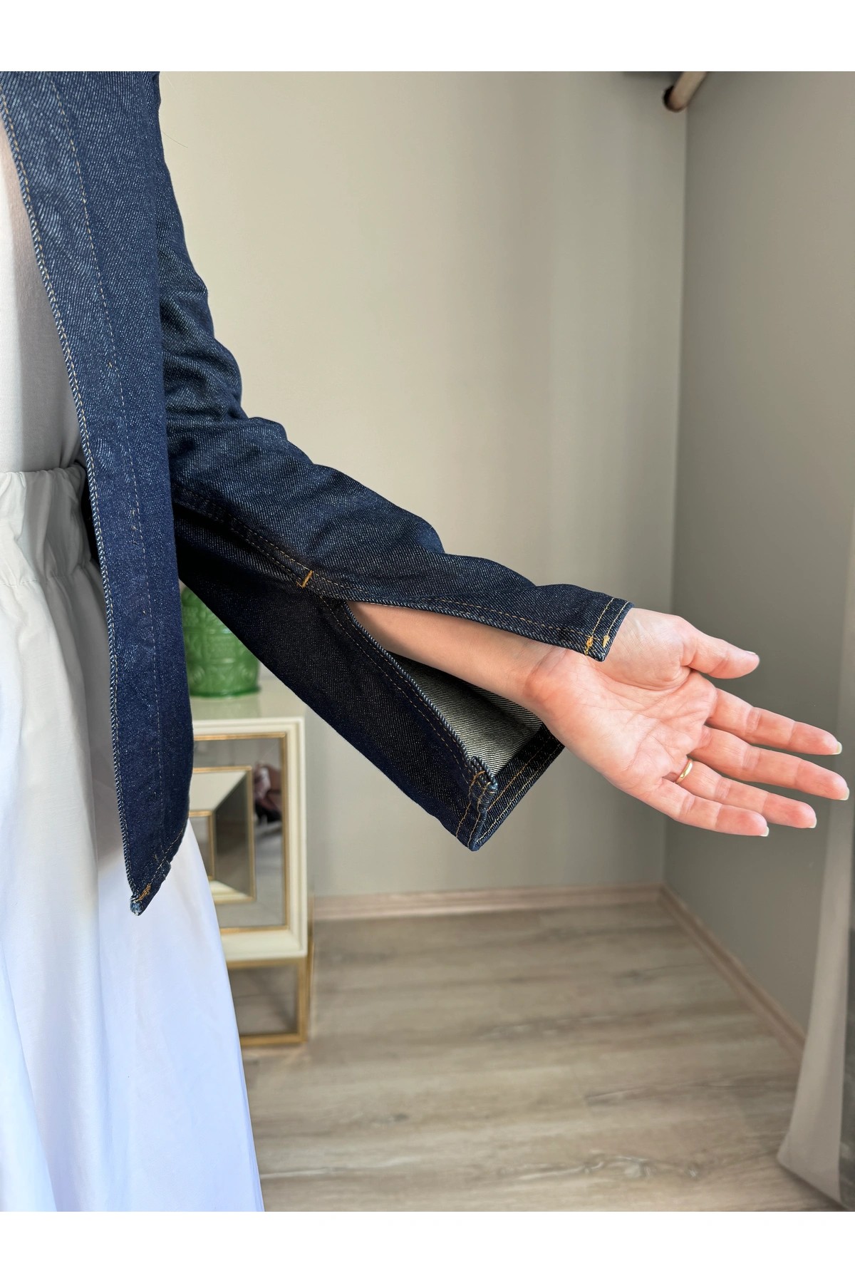 Kolları Yırtmaç Detaylı Jean Gömlek Ceket