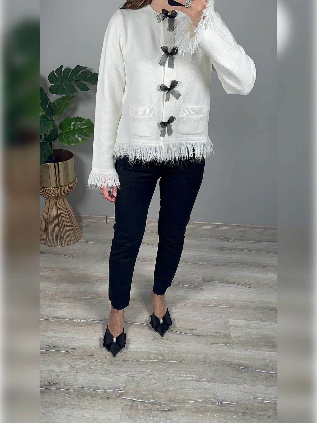 Kurdele Detaylı Püsküllü Hırka