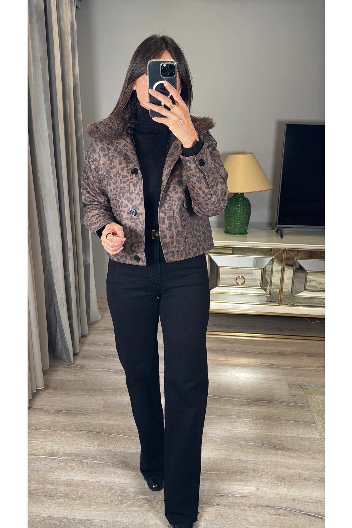 Yakası Çıkabilir Kürklü Leopar Ceket