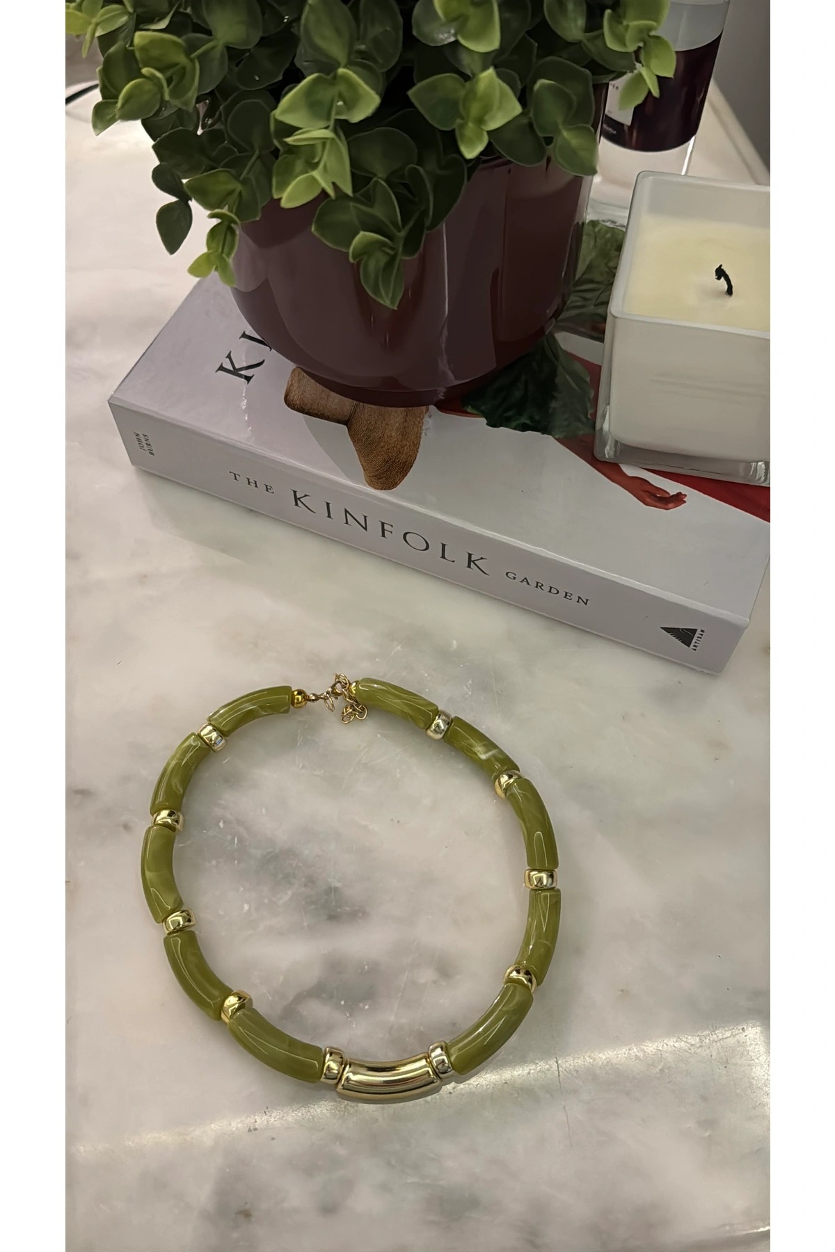 Gold Detaylı Akrilik Kolye - olive