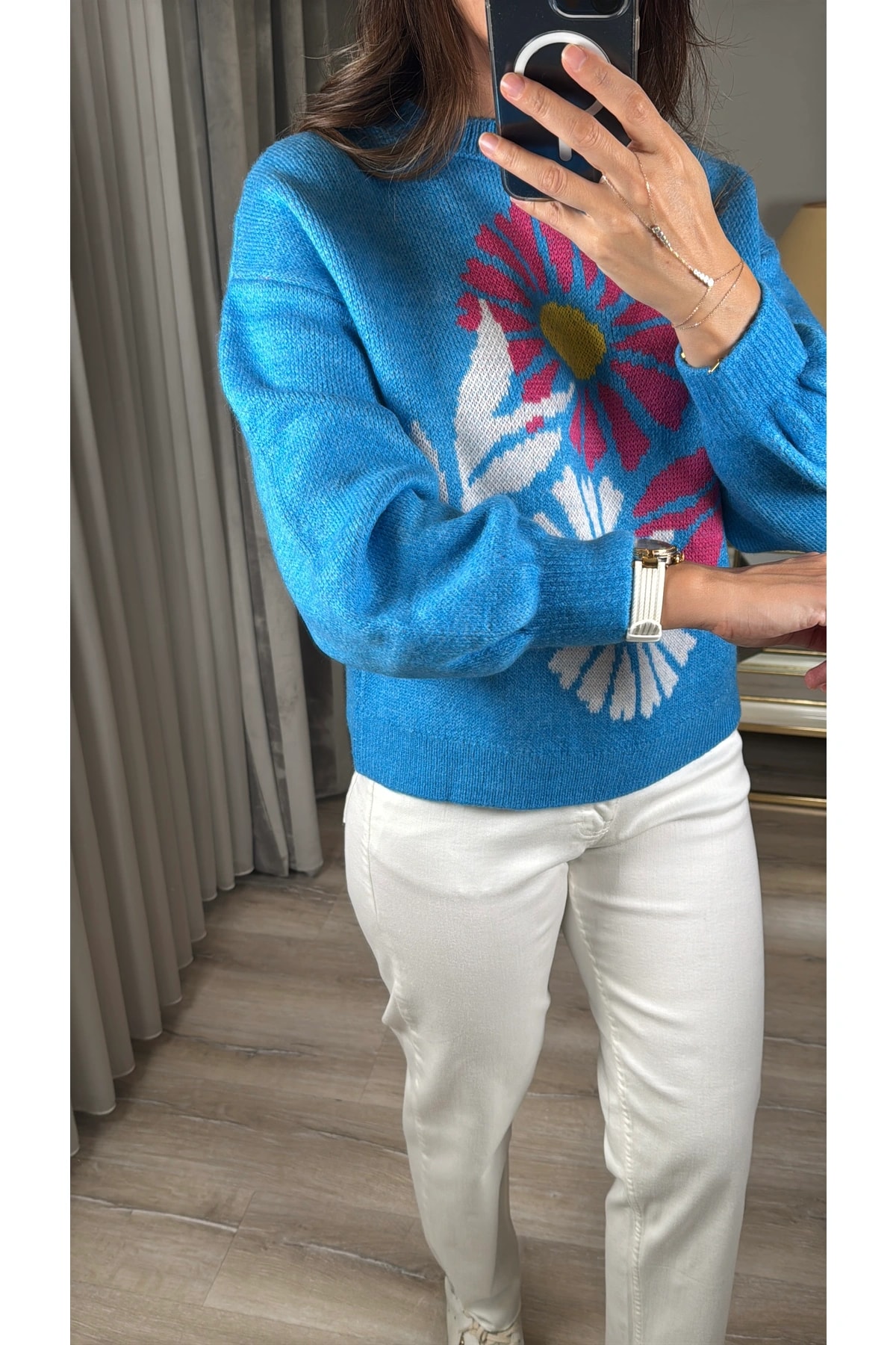 Çiçek Desenli İç Etiketi Kesik Triko Kazak