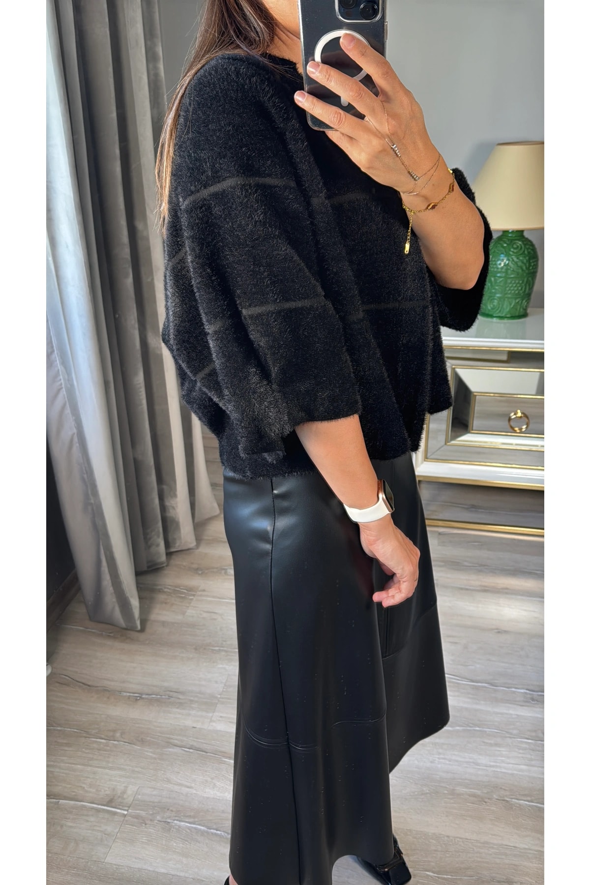 Truvakar Kol Tüylü Broşlu Triko Ceket