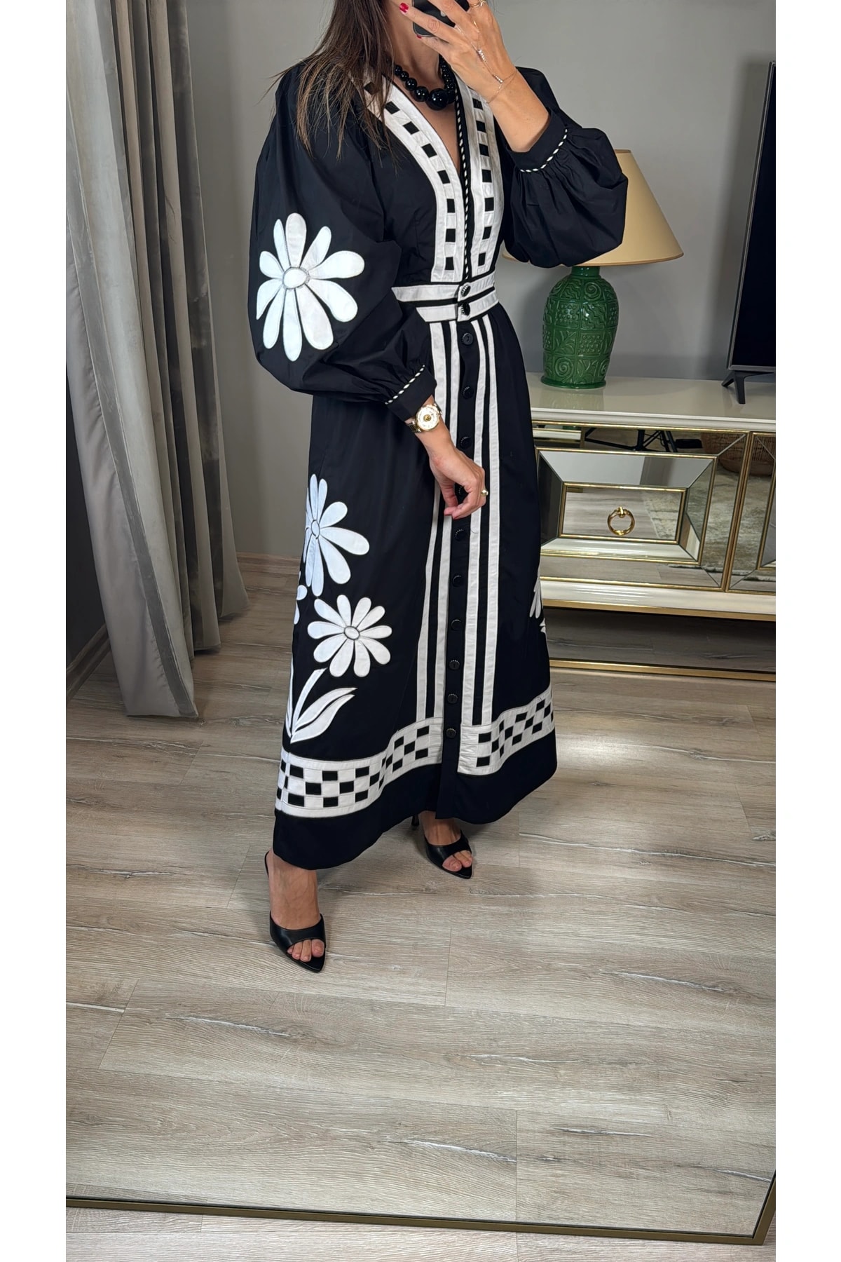 Çiçek Desenli Tasarım Elbise