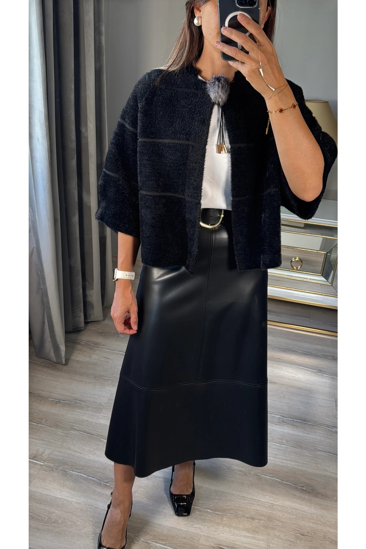 Truvakar Kol Tüylü Broşlu Triko Ceket