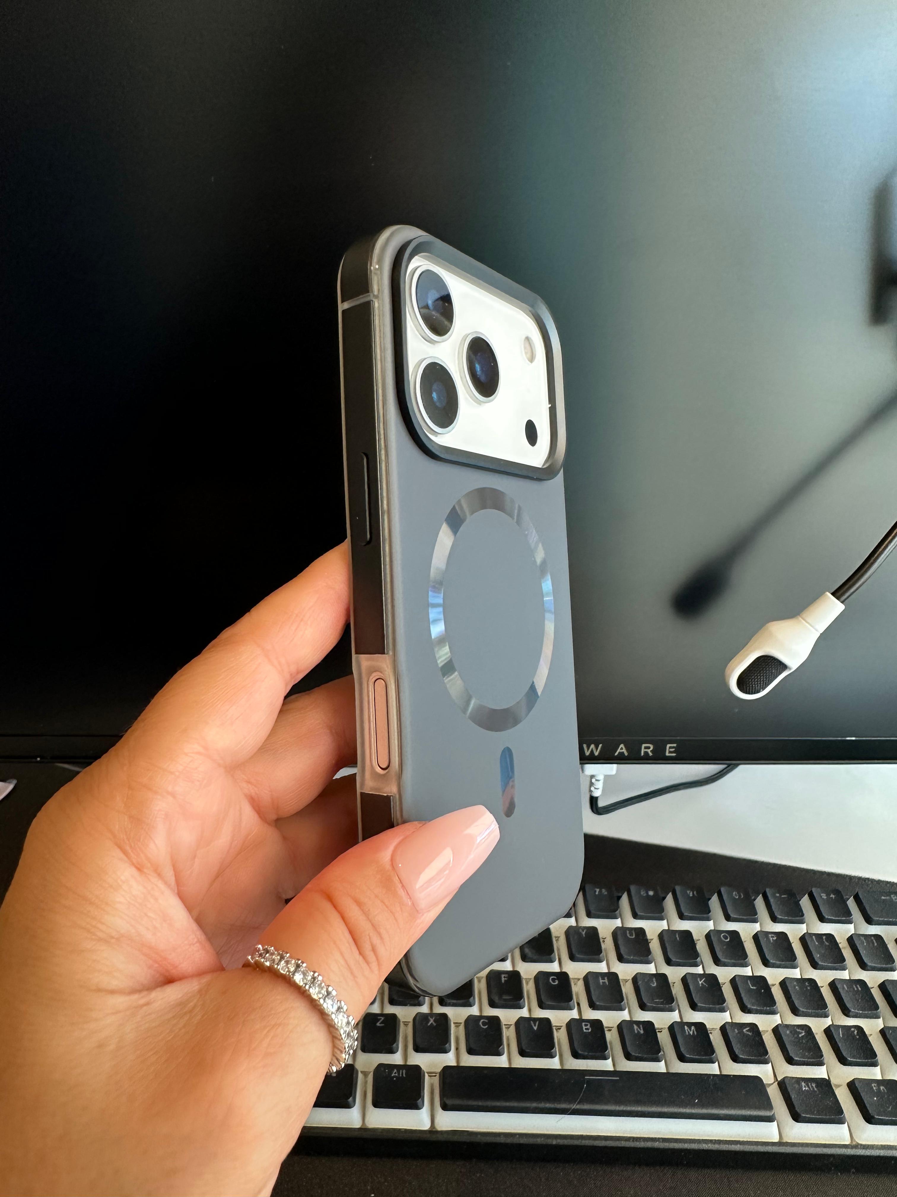 Premium Parlak Magsafe Özellikli Kılıf - Siyah