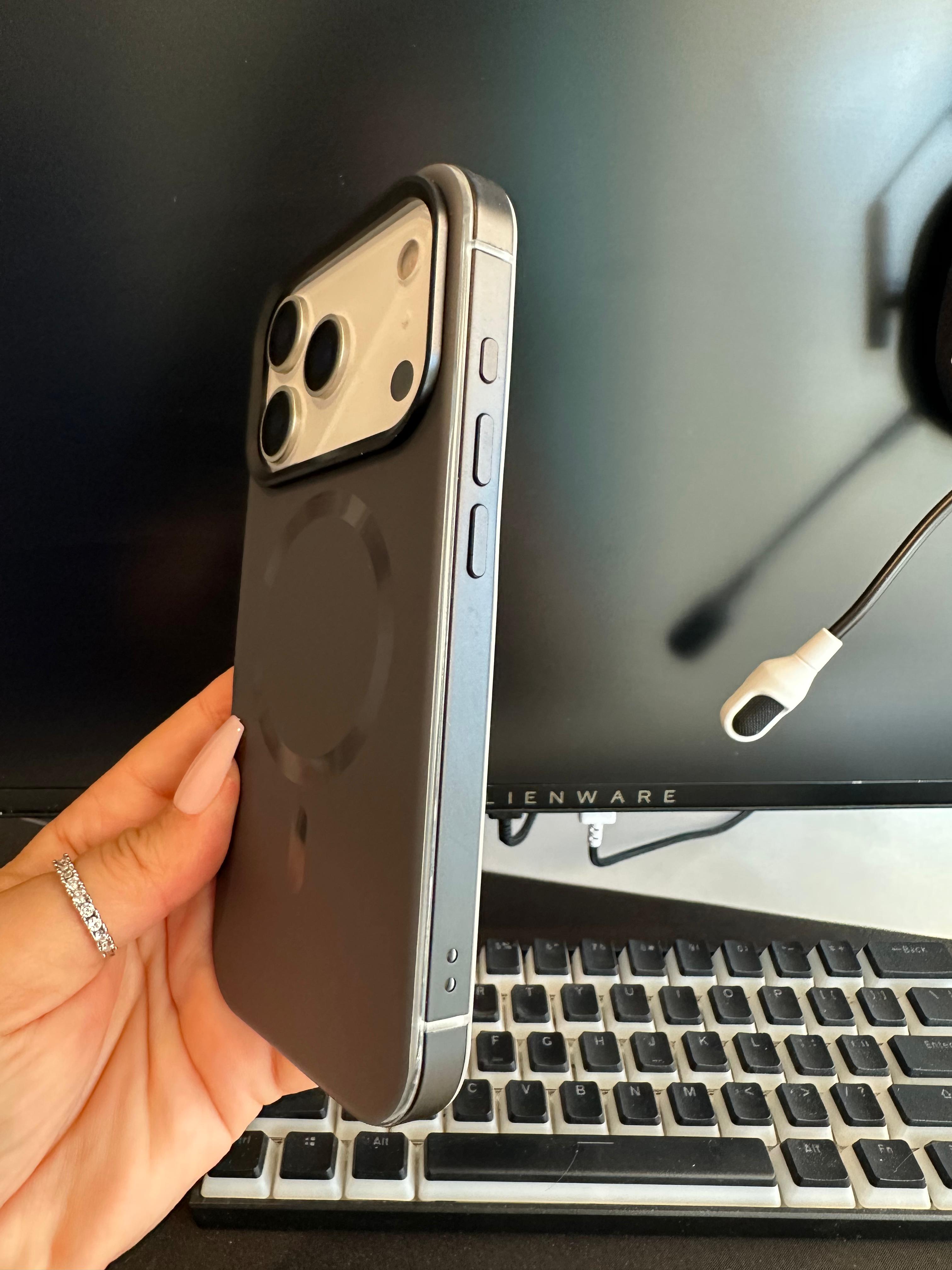 Premium Parlak Magsafe Özellikli Kılıf - Siyah