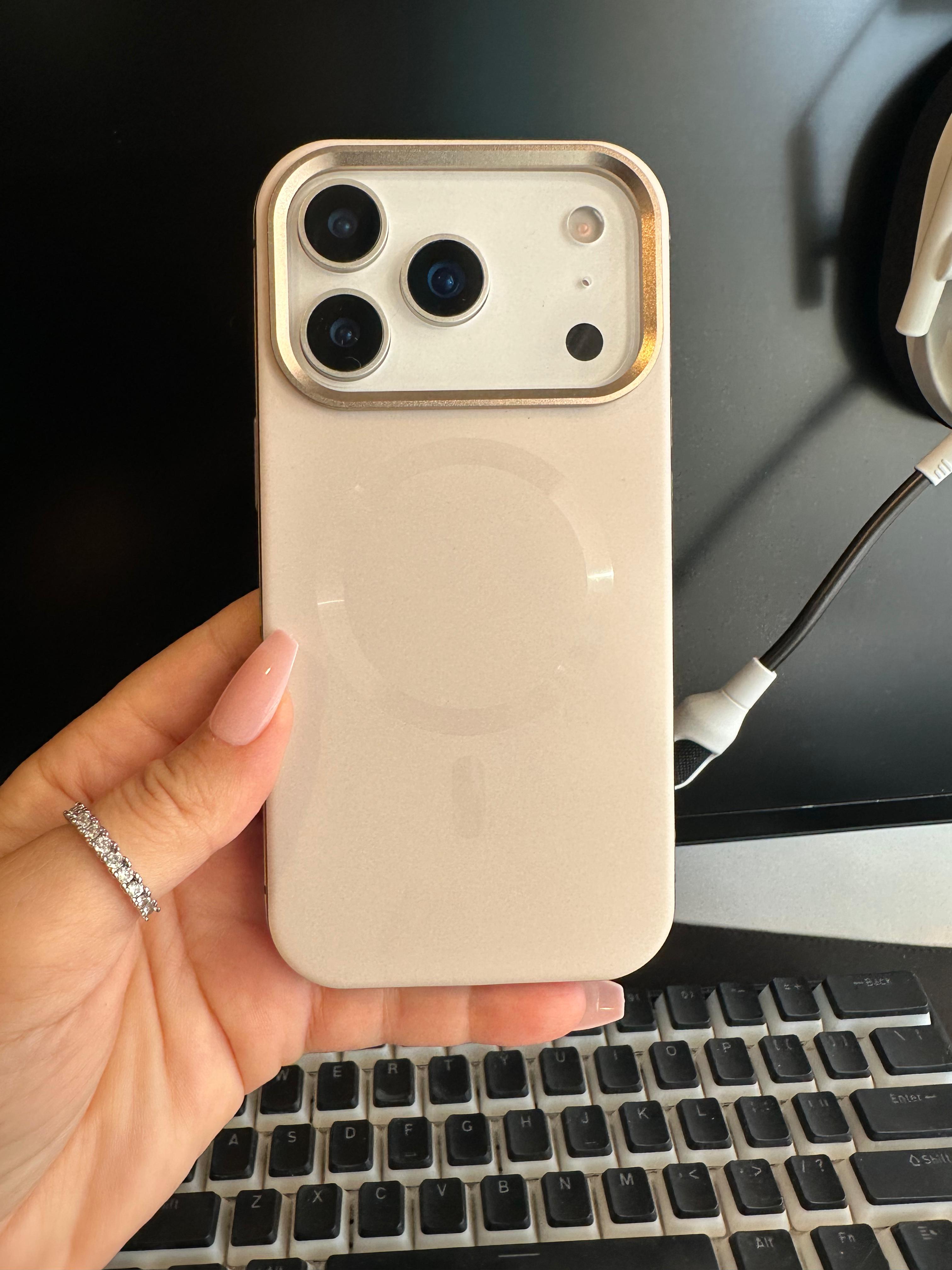 Premium Parlak Magsafe Özellikli Kılıf - Çöl