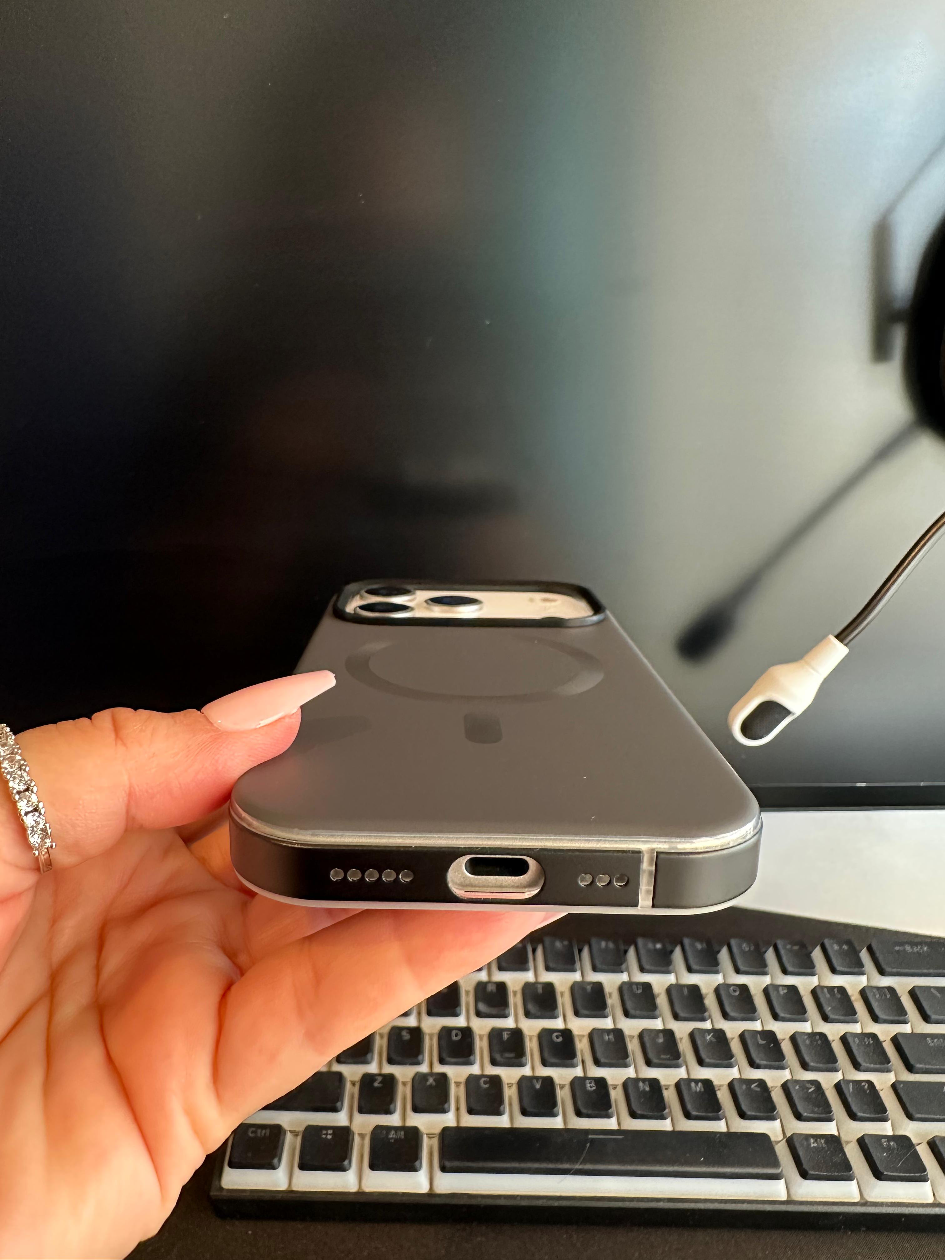 Premium Parlak Magsafe Özellikli Kılıf - Siyah