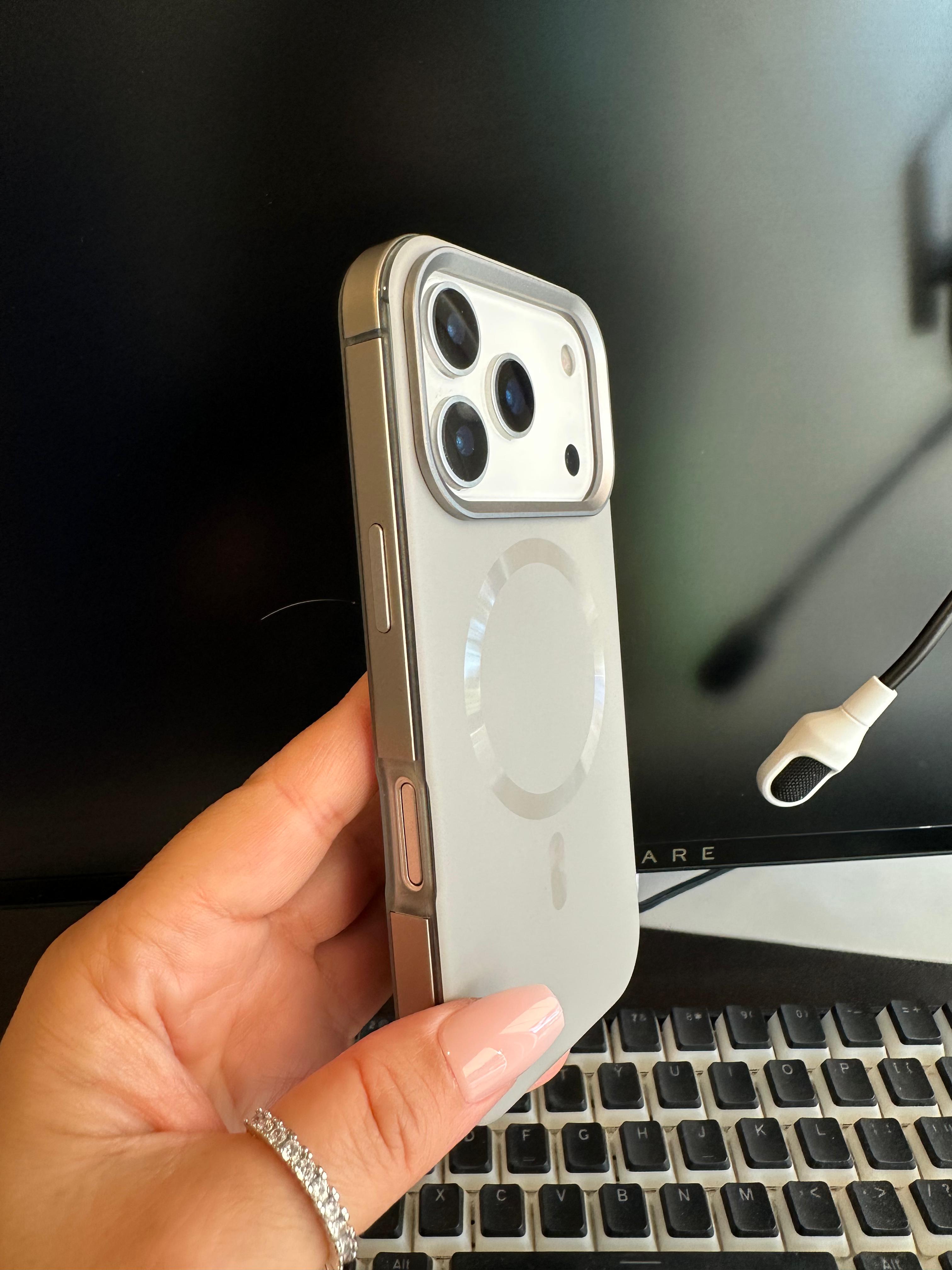 Premium Parlak Magsafe Özellikli Kılıf - Naturel