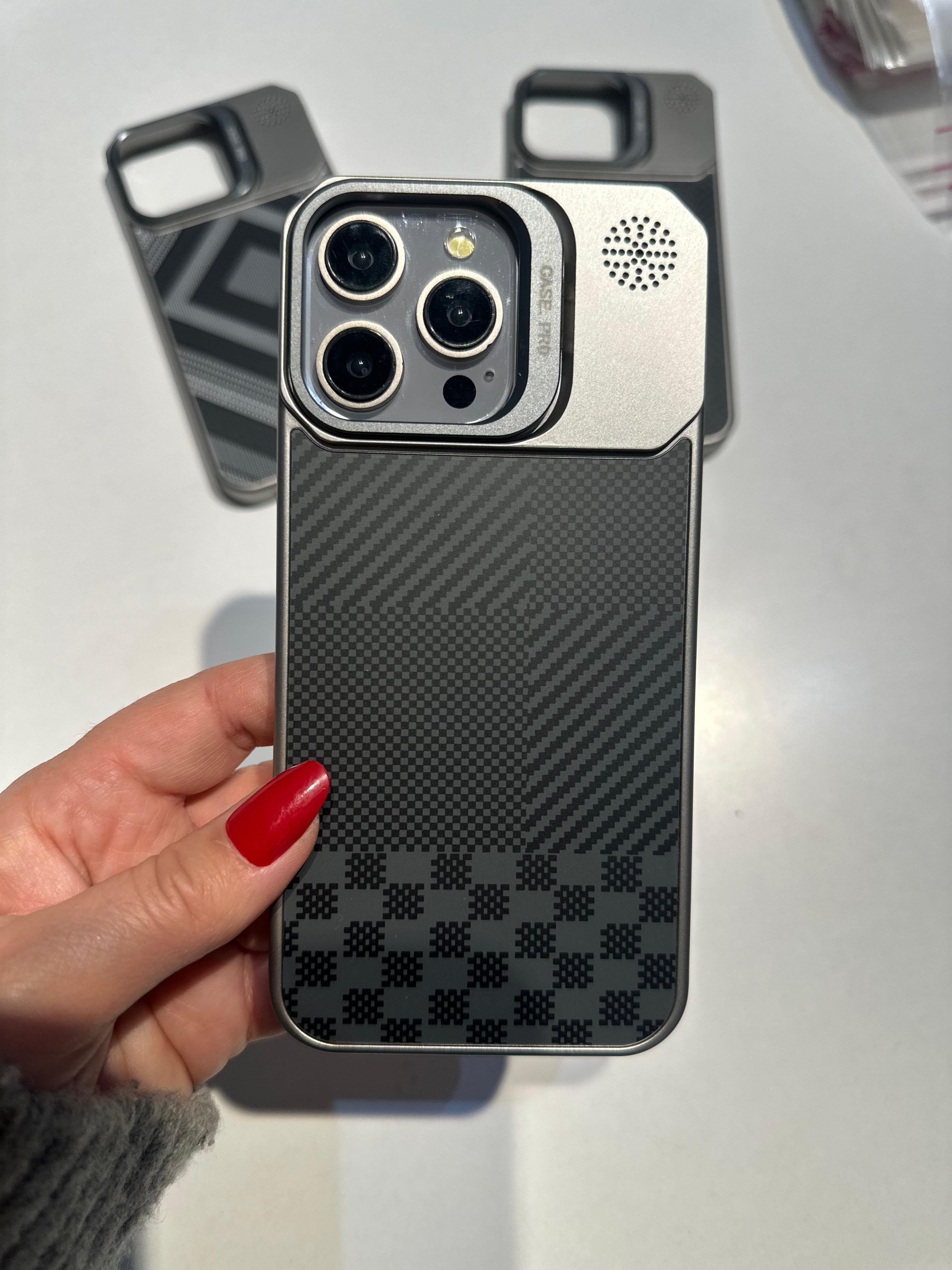 Karbon Görünümlü Gizli Magsafe Destekli Ultra İnce Stantlı Kılıf - Karbon Hybrid - Naturel