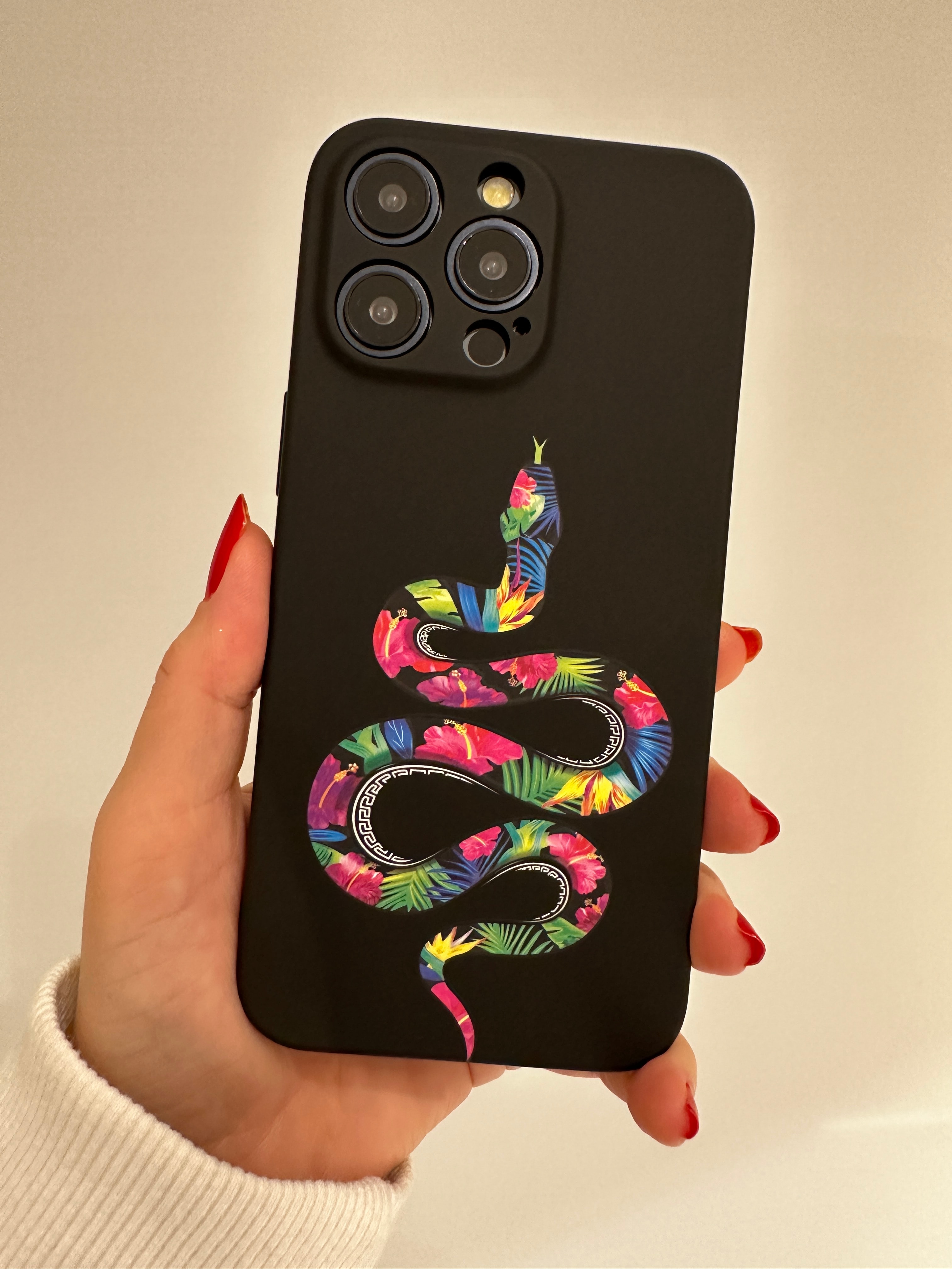 Gece Parlayan Fosforlu Yılanlı Kılıf