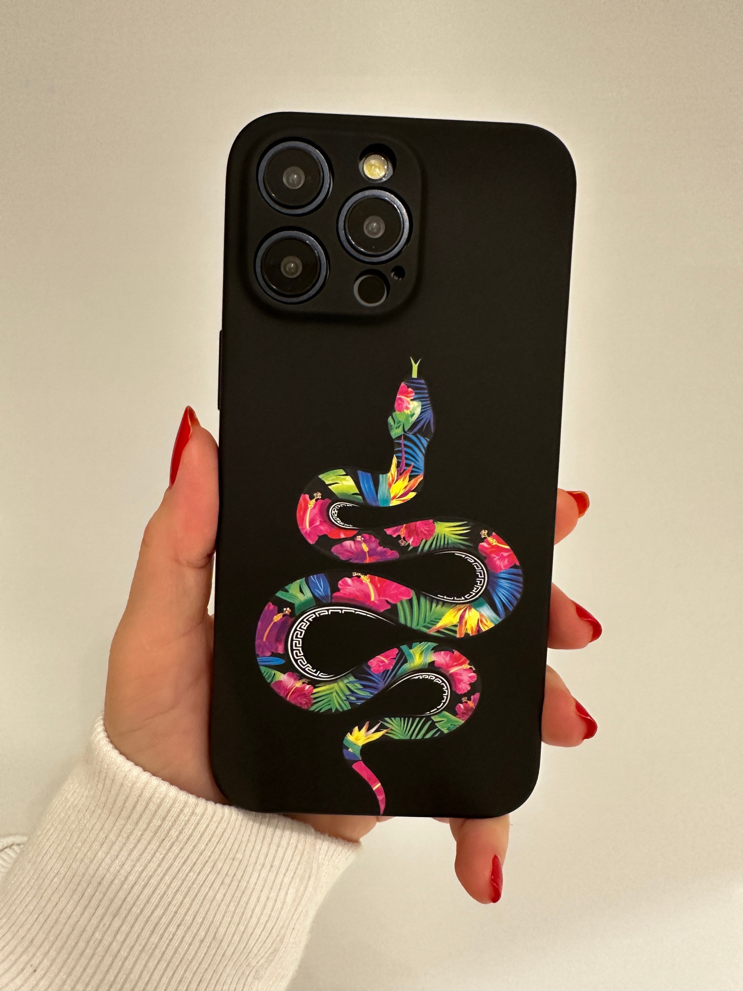 Gece Parlayan Fosforlu Yılanlı Kılıf