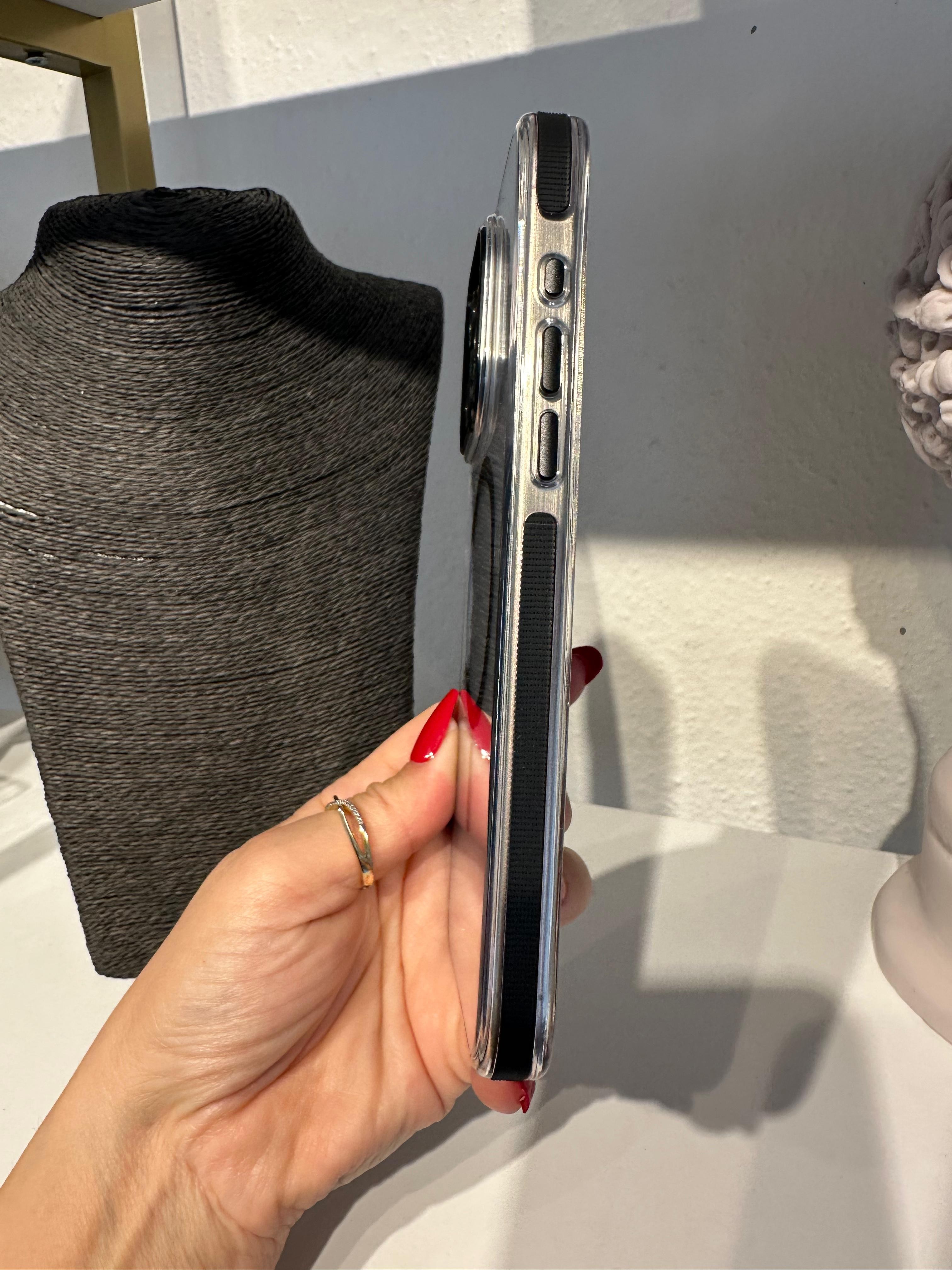 Renk Yansımalı Pürüzlü Kenar Bantlı Magsafe Özellikli Kılıf - Siyah