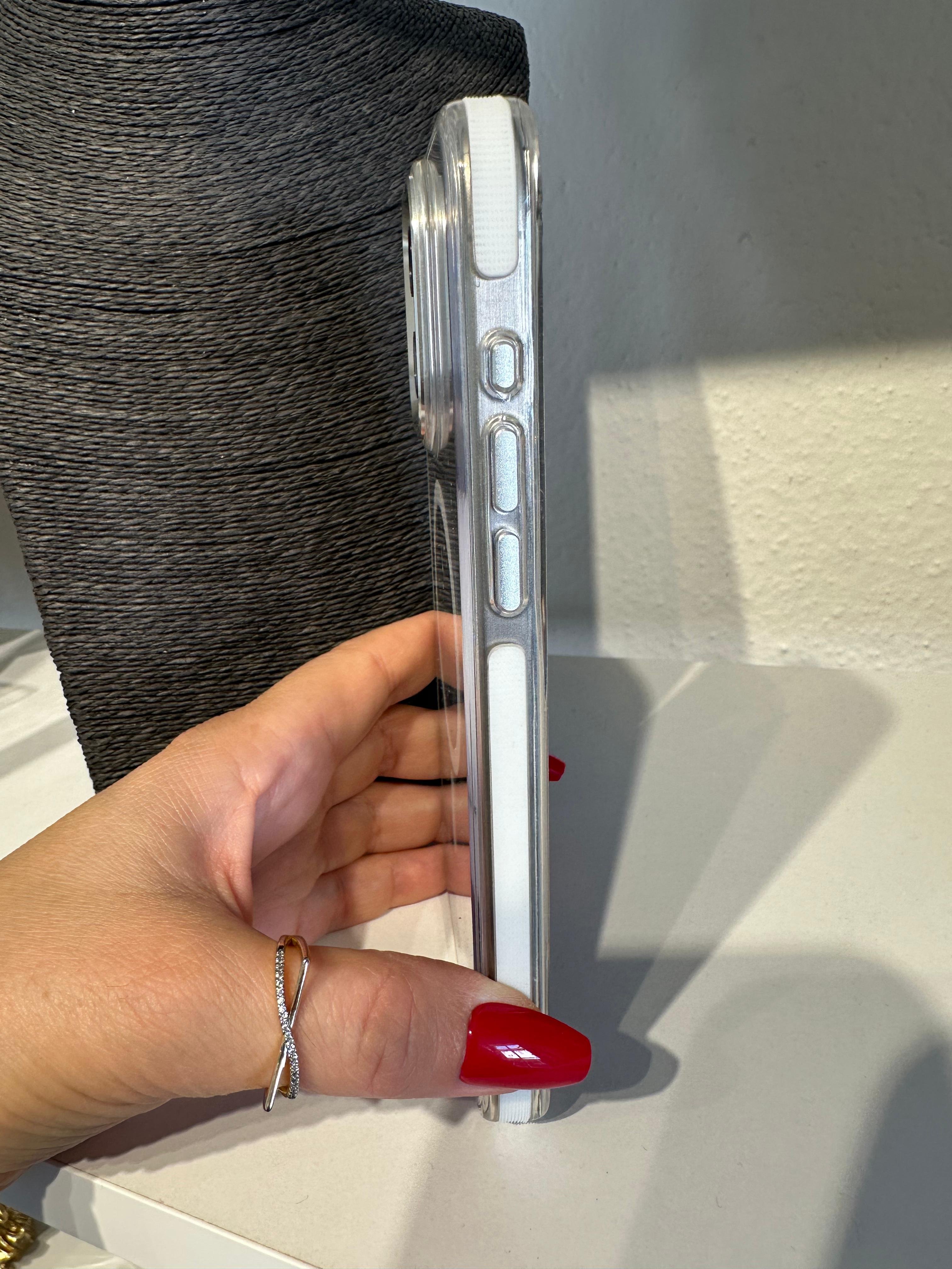 Renk Yansımalı Pürüzlü Kenar Bantlı Magsafe Özellikli Kılıf - Beyaz