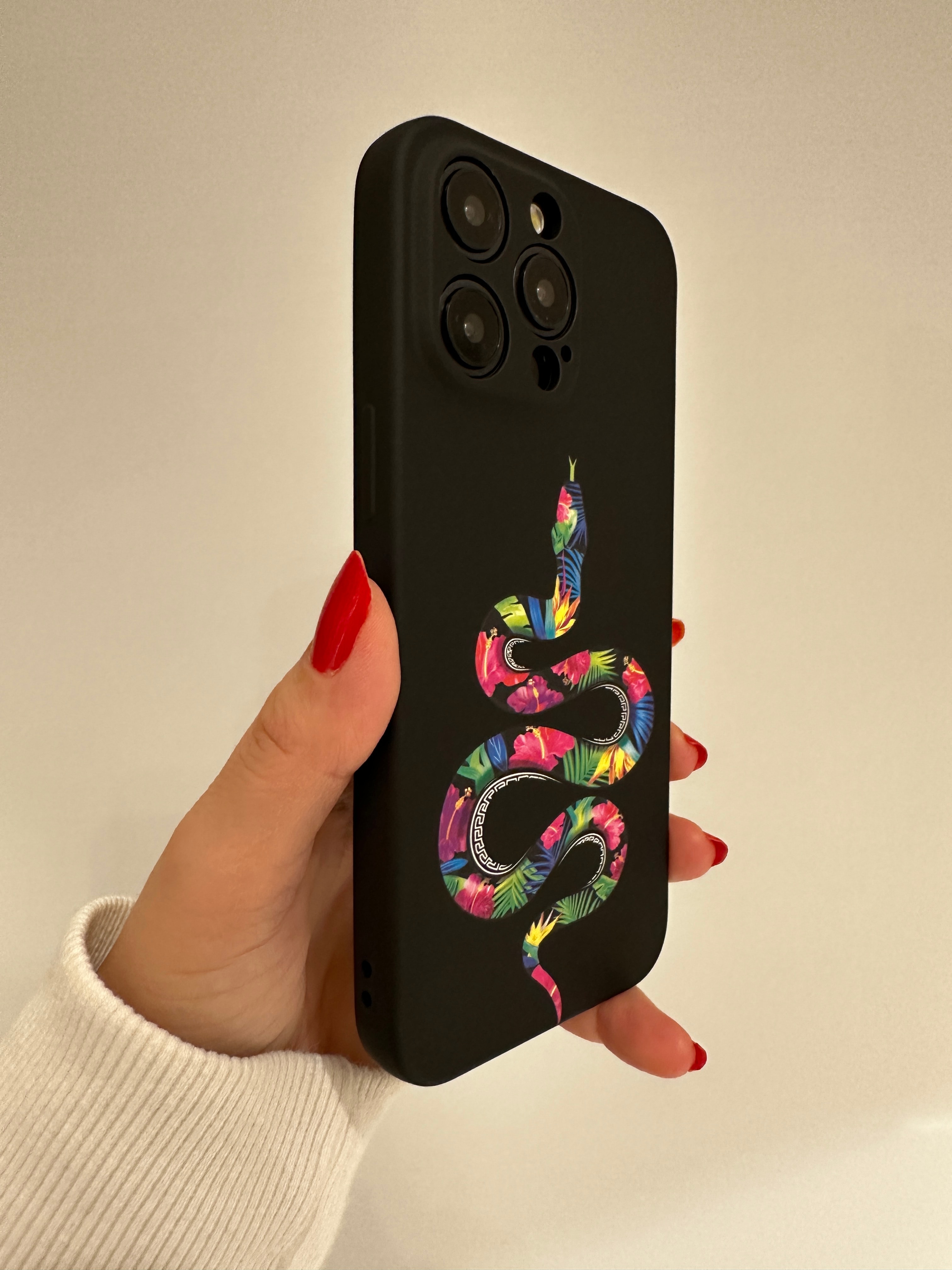 Gece Parlayan Fosforlu Yılanlı Kılıf