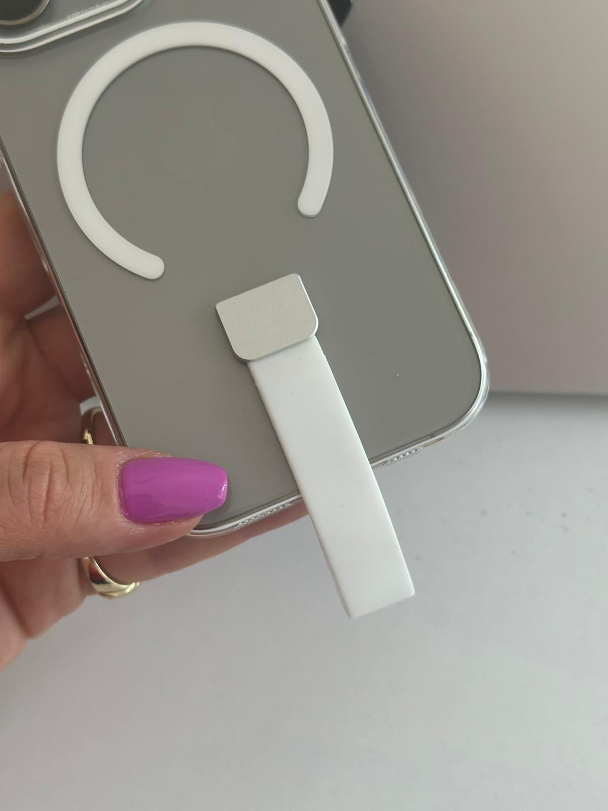Magsafe Özellikli HoldEase Şeffaf Kılıf - Beyaz